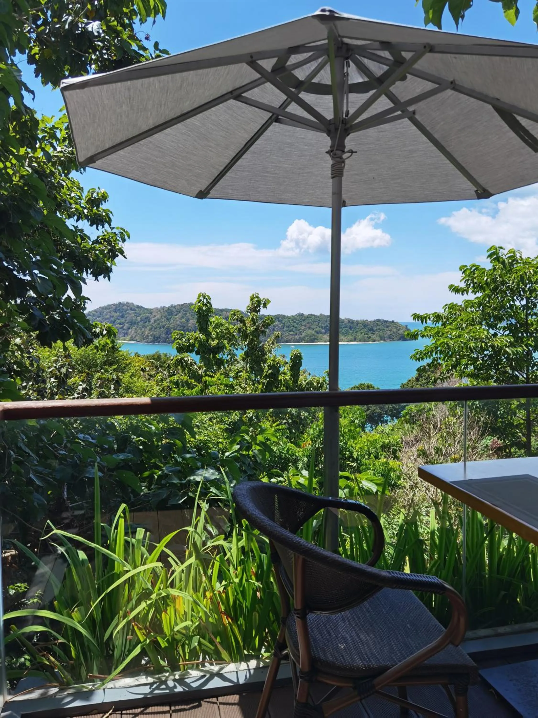 Restaurant/places to eat in Ambong Pool Villas - Private Pool