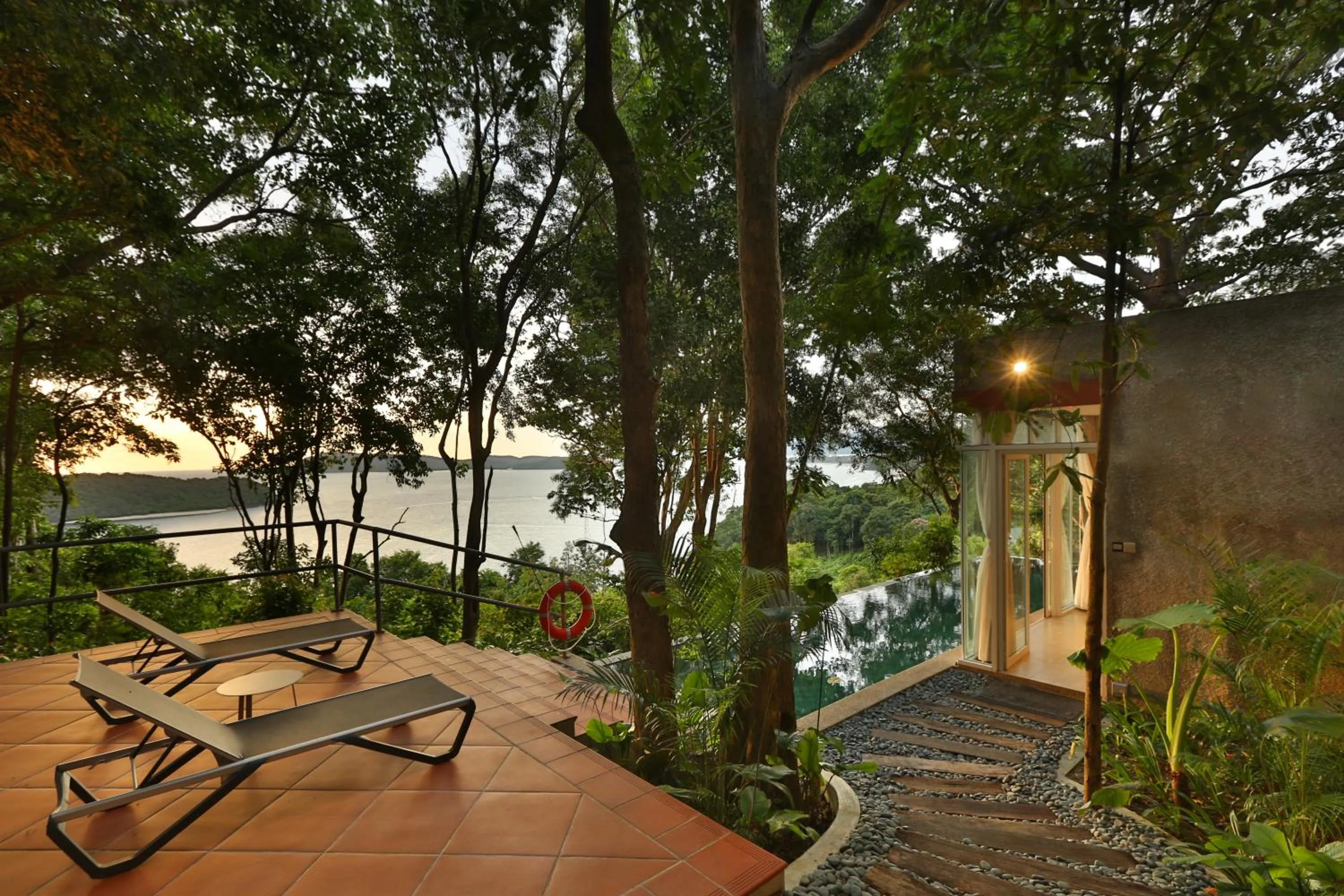 Ambong Pool Villas - Private Pool