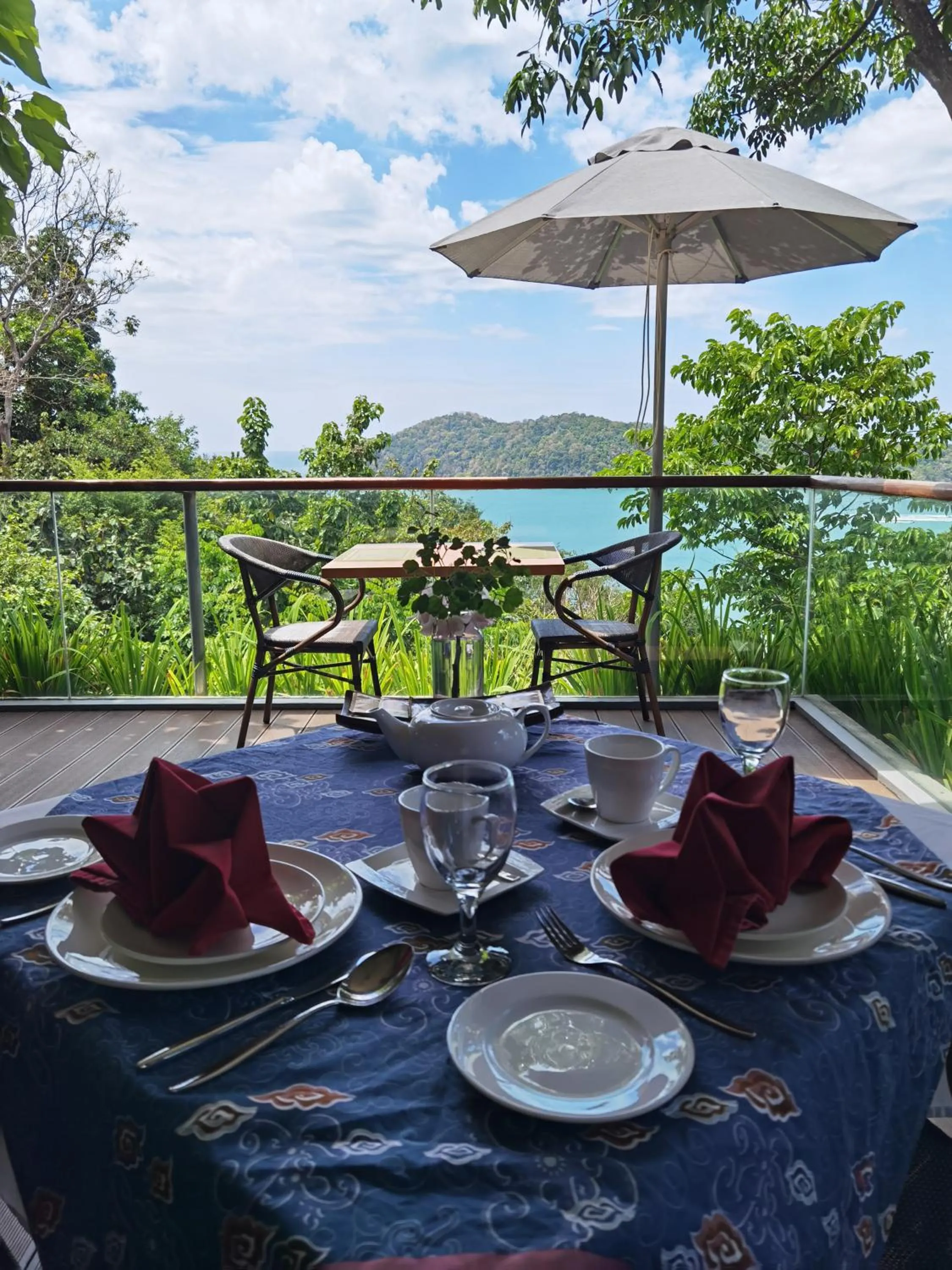 Restaurant/places to eat in Ambong Pool Villas - Private Pool