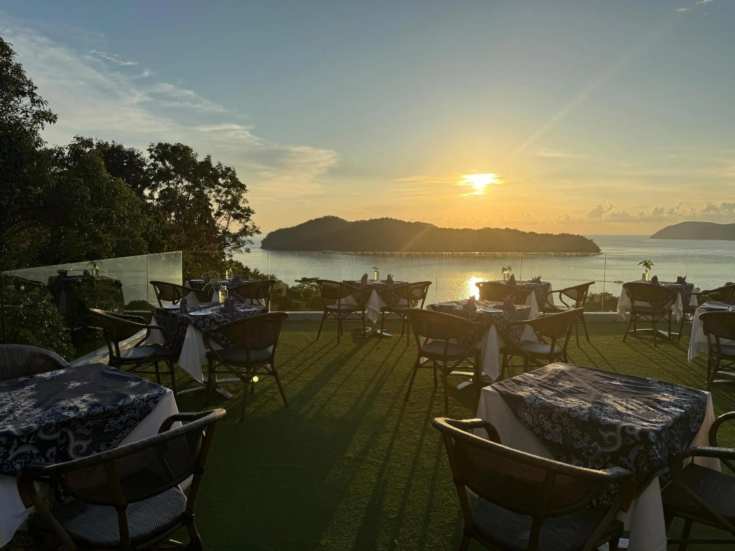 Restaurant/places to eat in Ambong Pool Villas - Private Pool