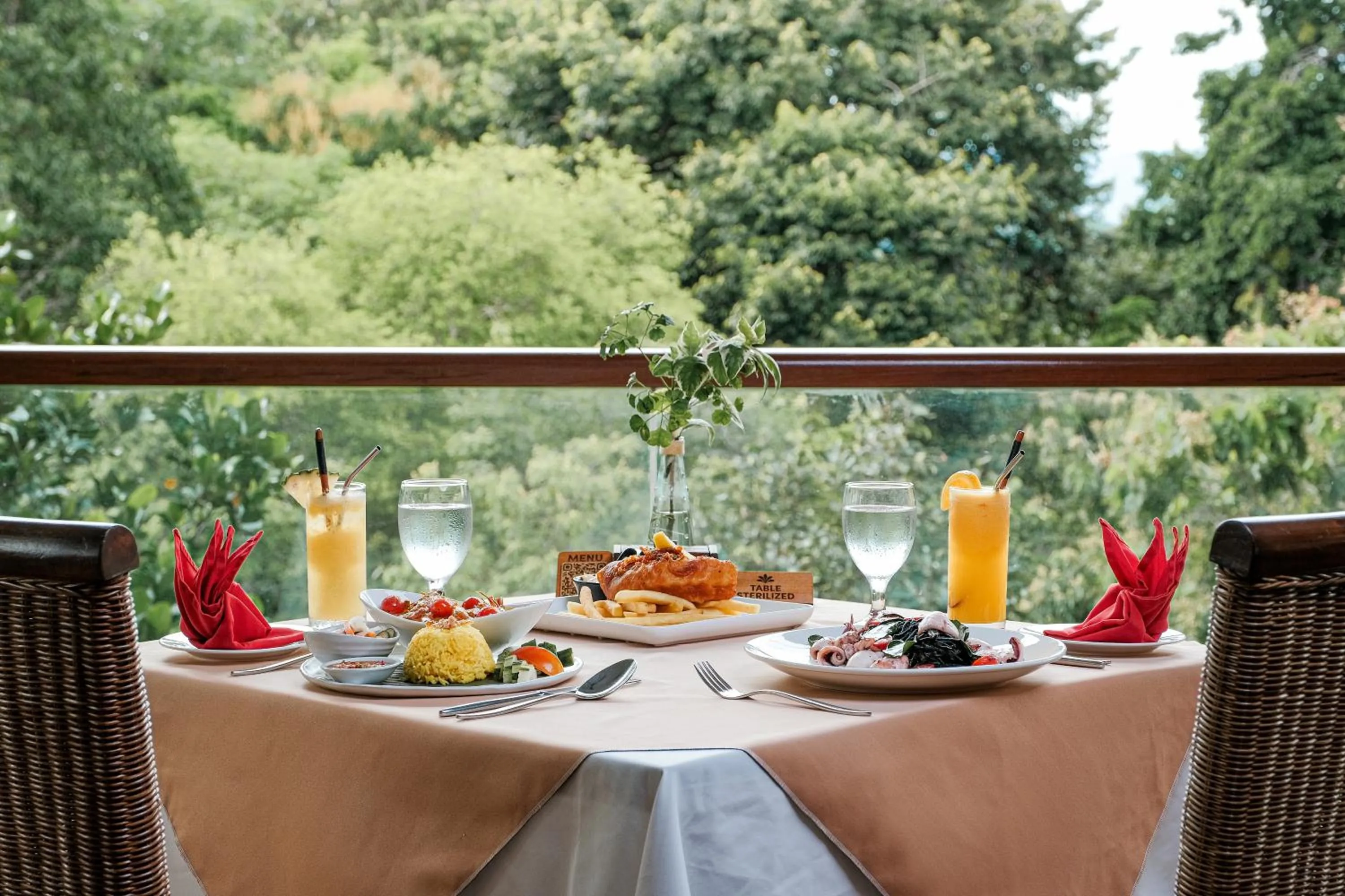 Restaurant/places to eat in Ambong Pool Villas - Private Pool