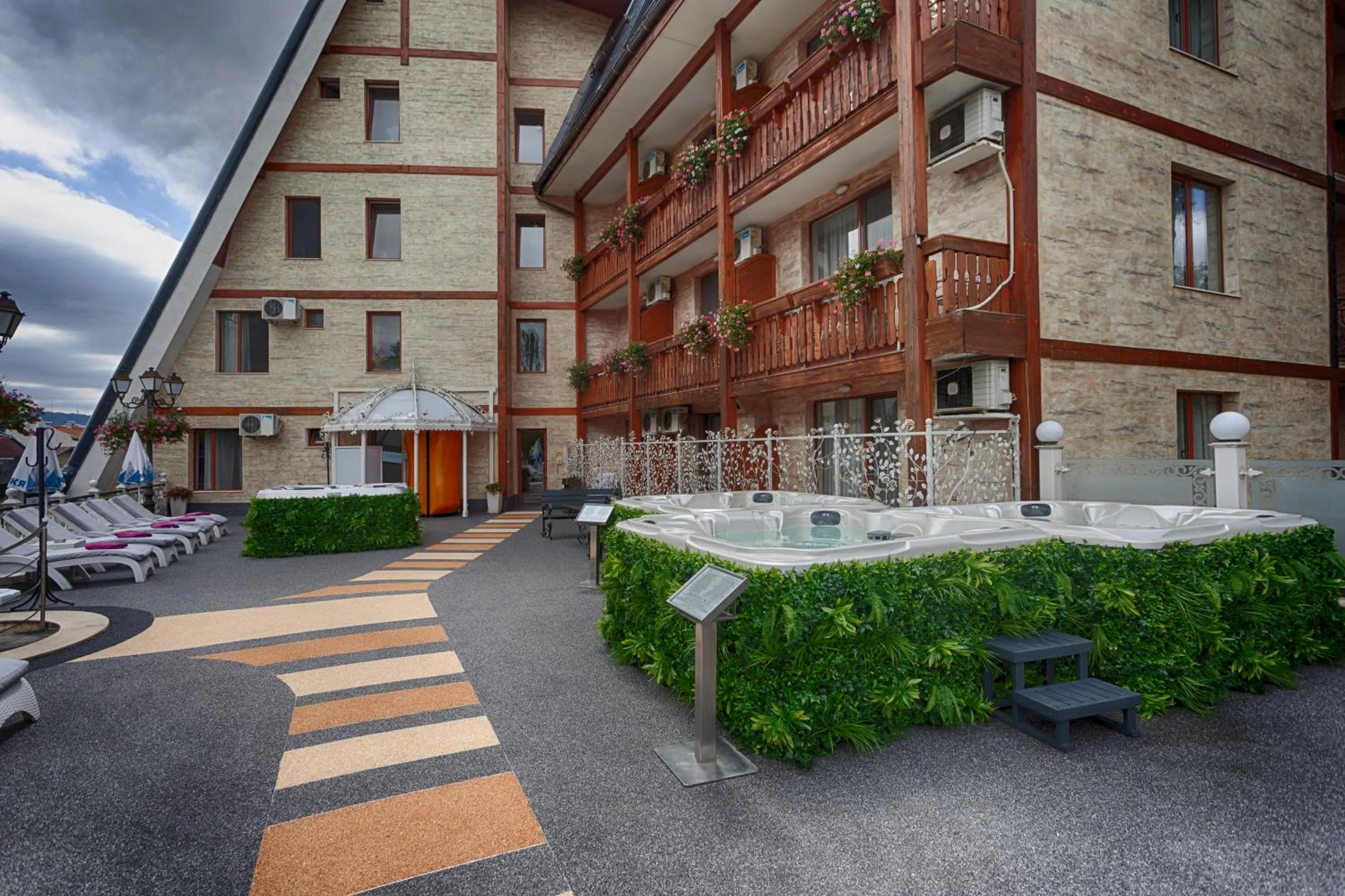 Hot Tub in Spa Hotel Rich