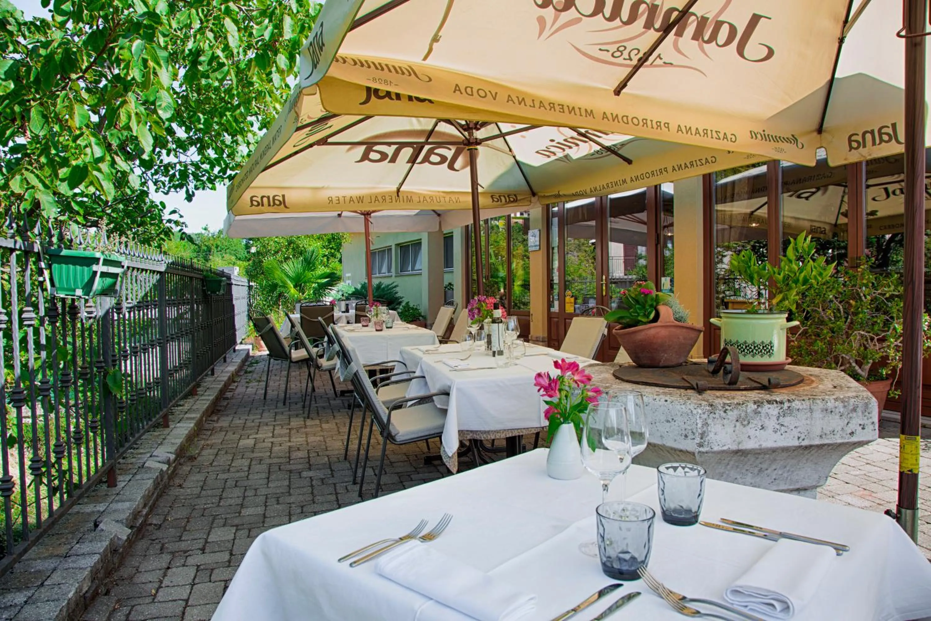 Patio in Guest House Stancija Kovacici