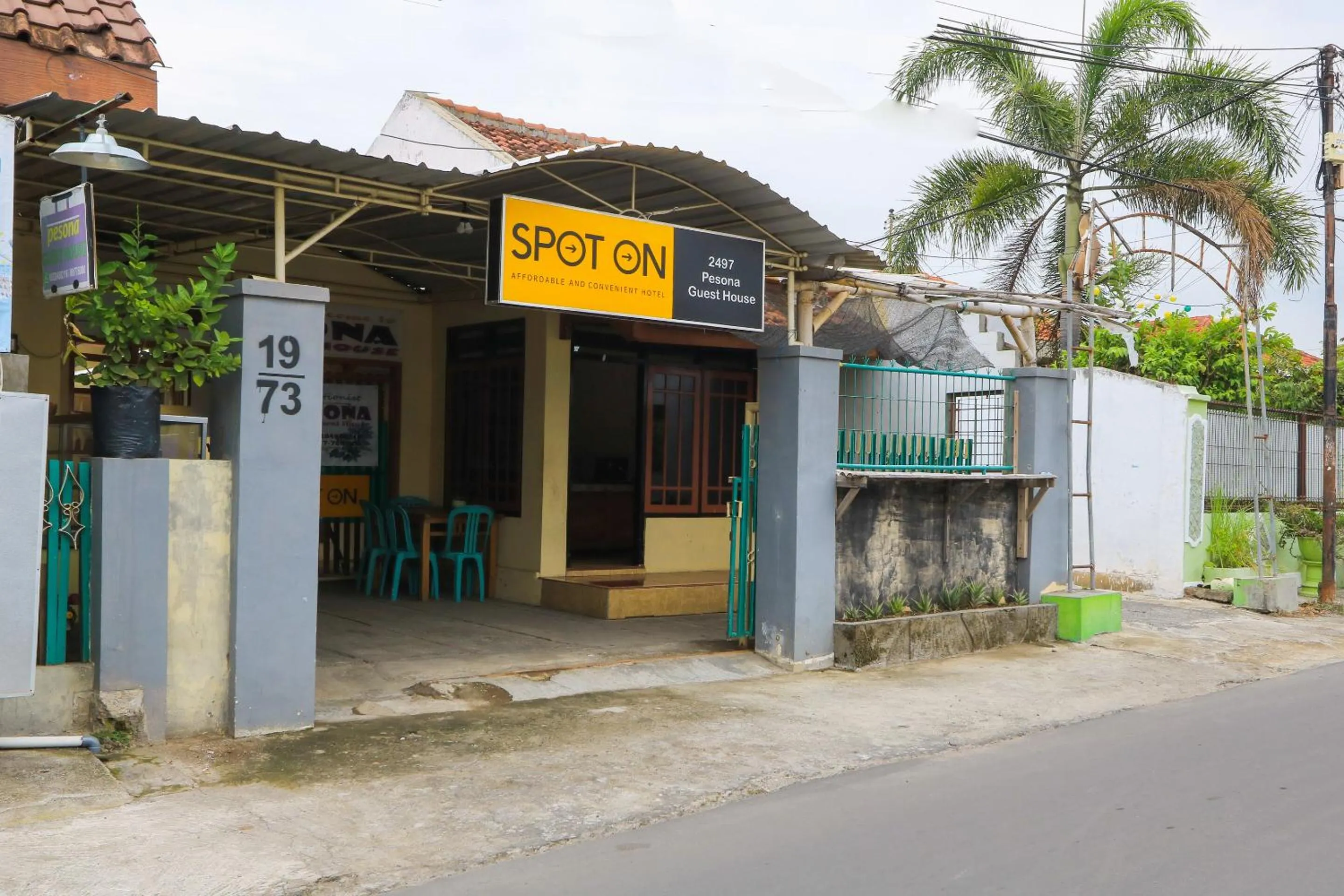 Facade/entrance in OYO 2497 Pesona Guest House
