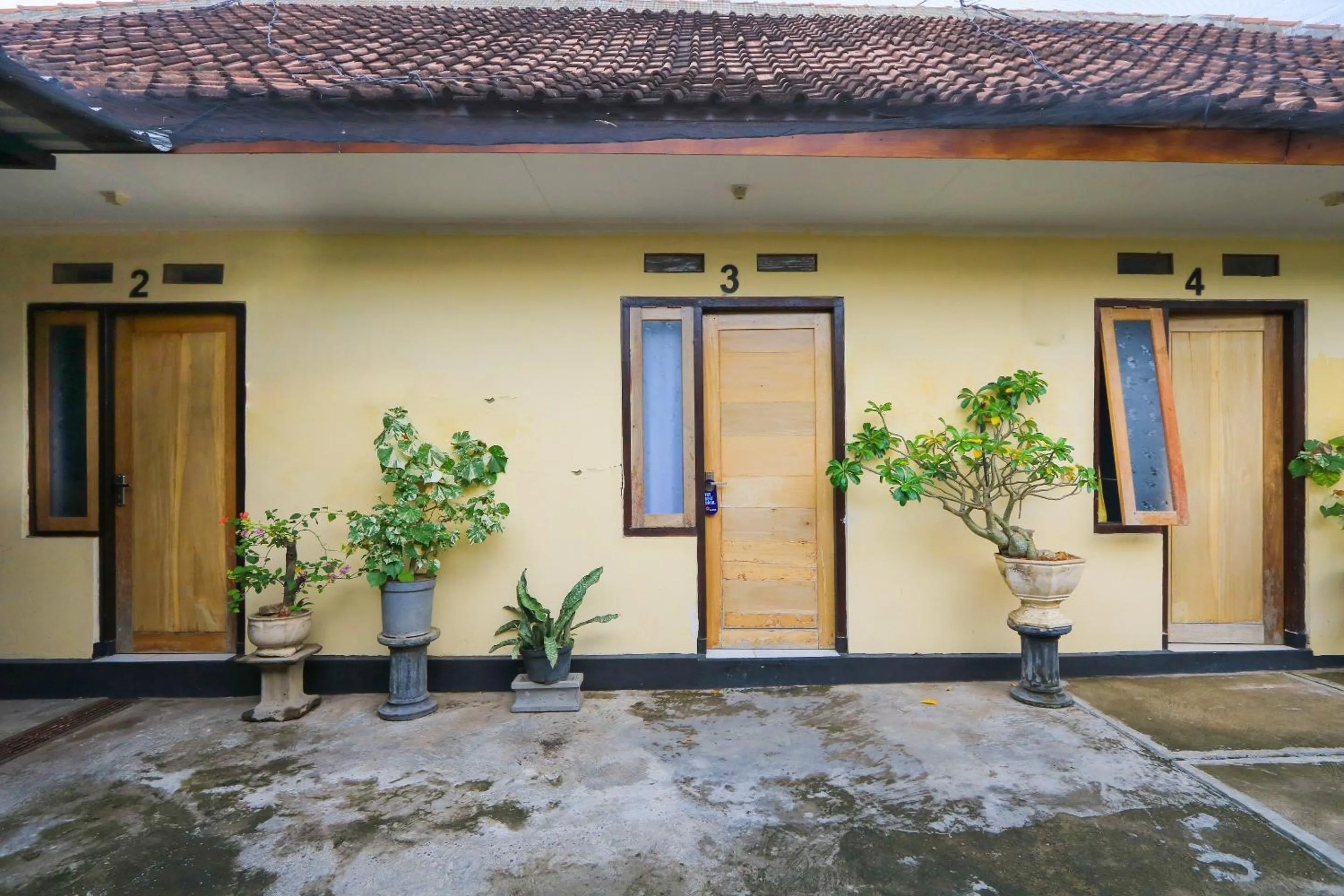 Garden in OYO 2497 Pesona Guest House