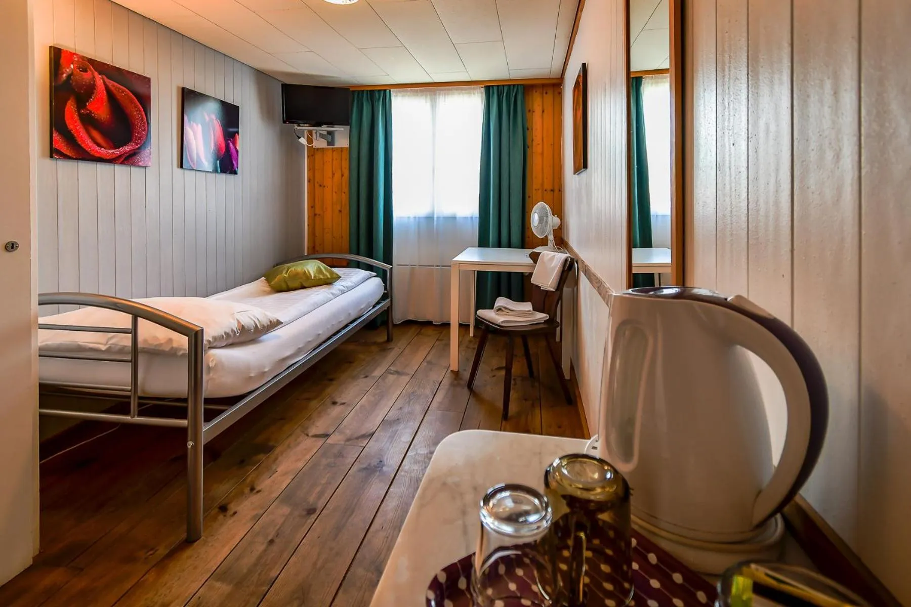 Photo of the whole room, Bed in Hotel Tell and Apartments