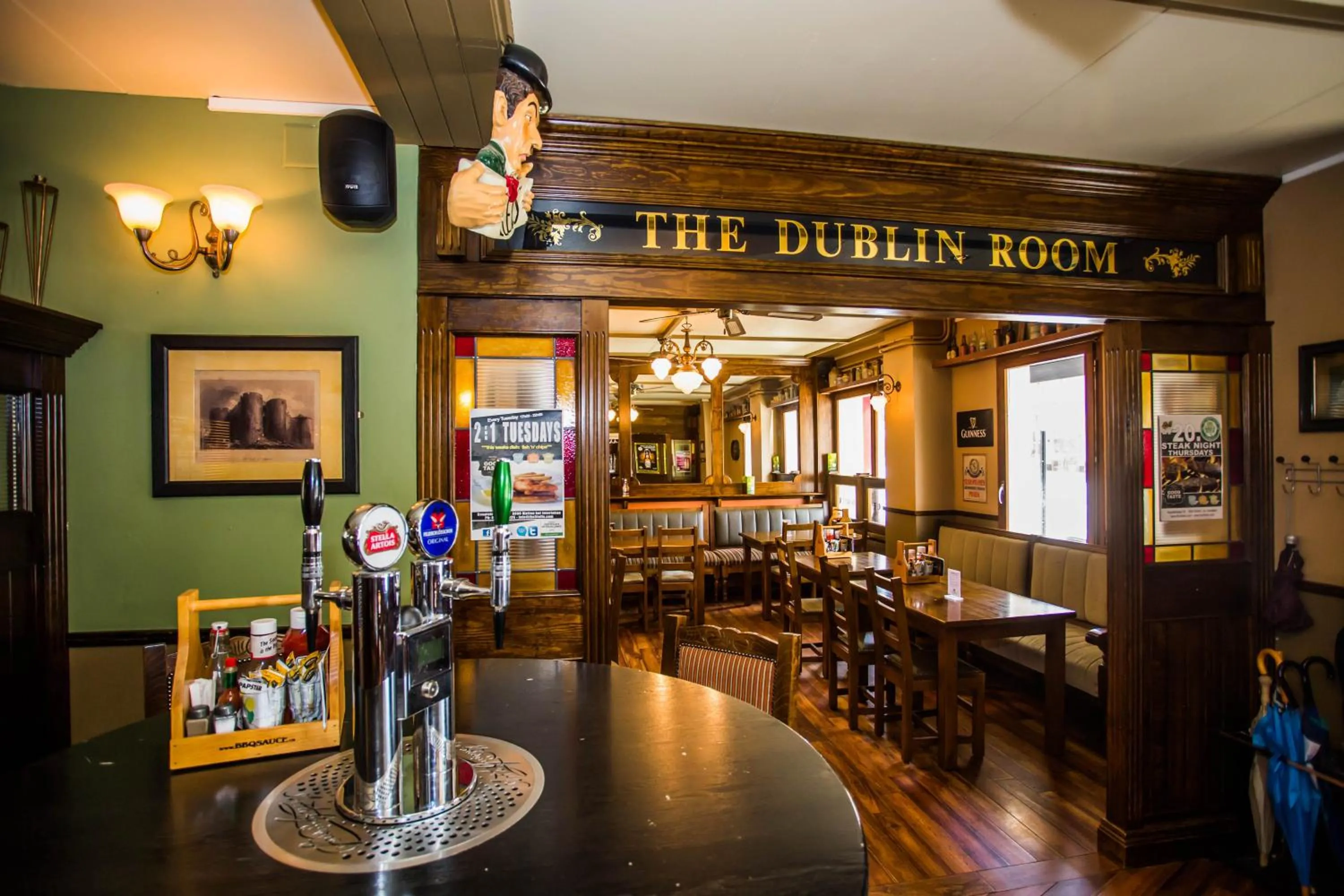 Restaurant/places to eat in Hotel Tell and Apartments