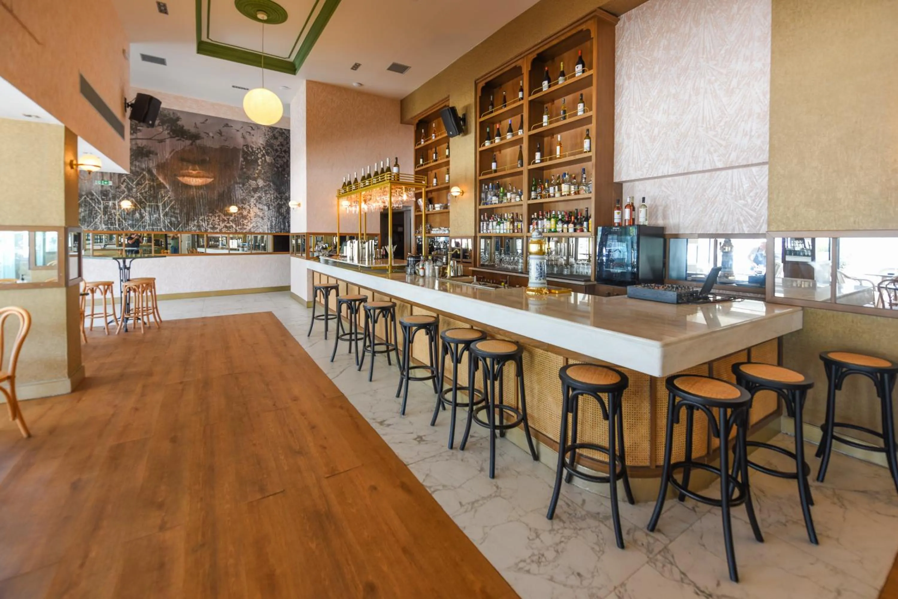 Lounge or bar in Samos Hotel