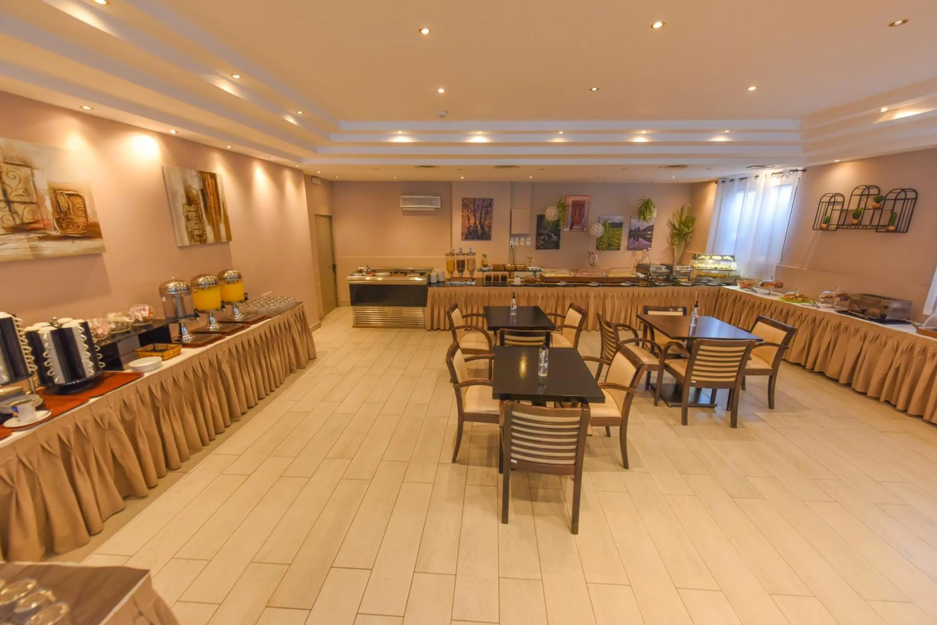 Restaurant/places to eat in Samos Hotel