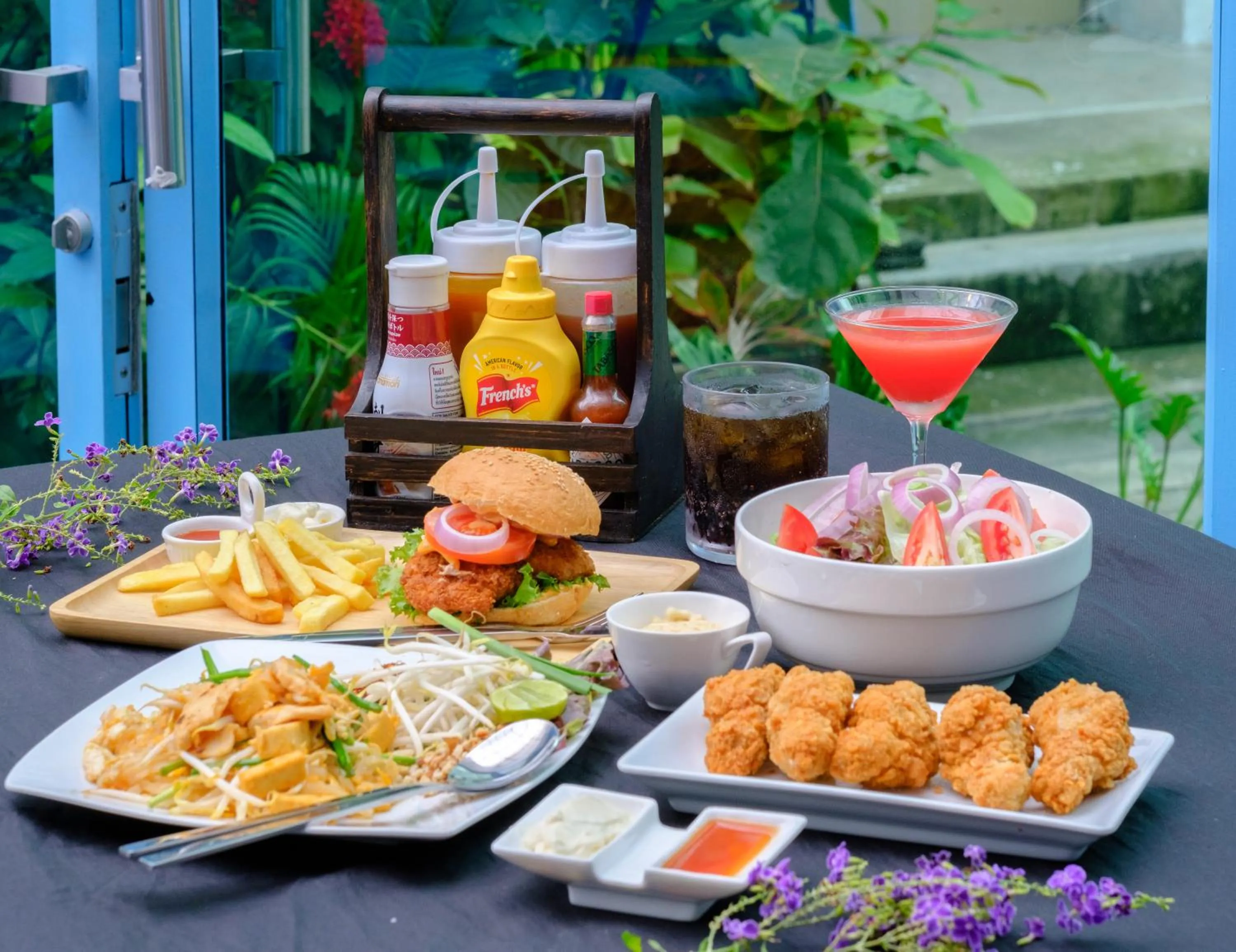 Food and drinks in Bodega Bangkok Soi 23