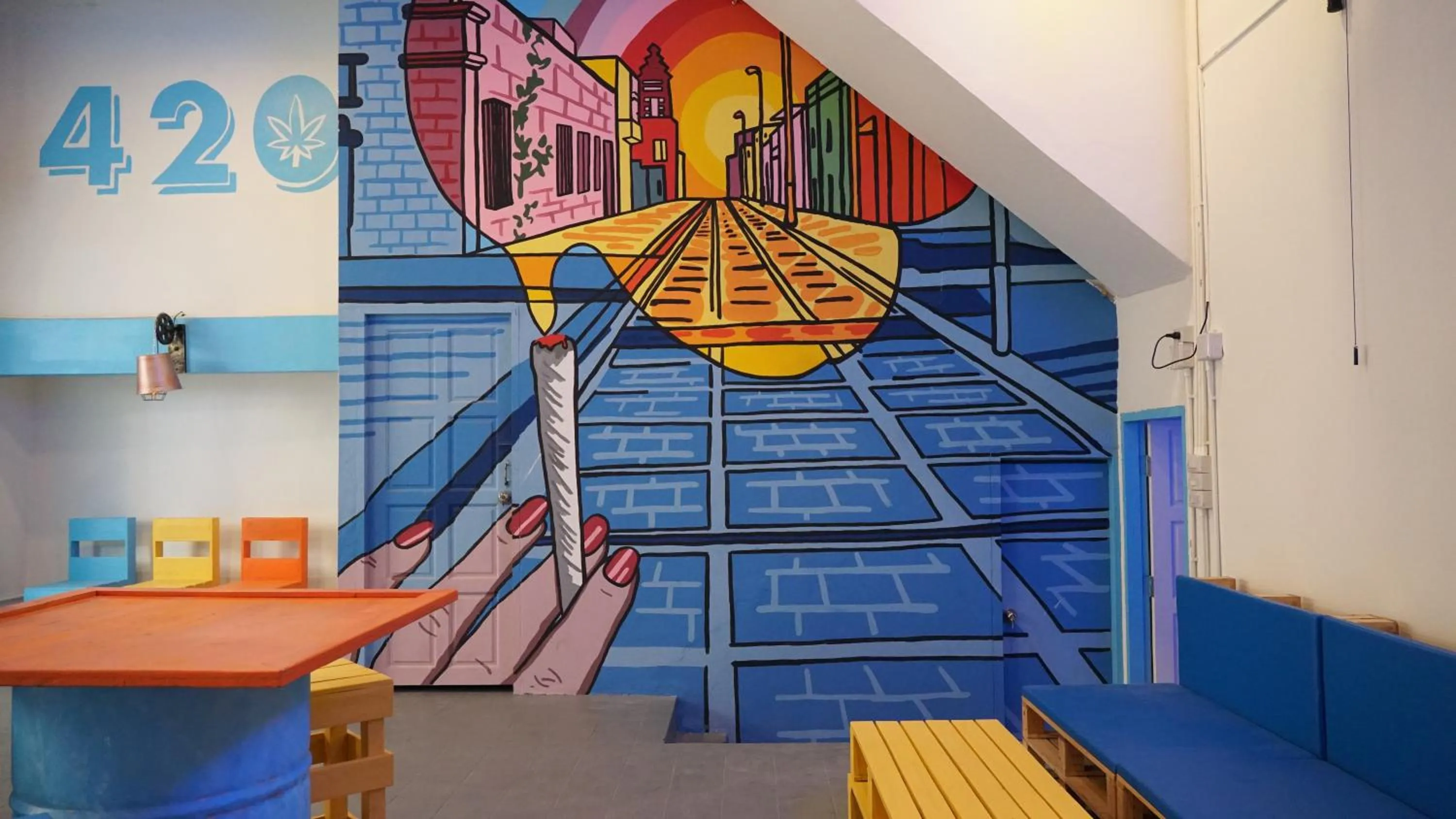 Communal lounge/ TV room in Bodega Bangkok Soi 23