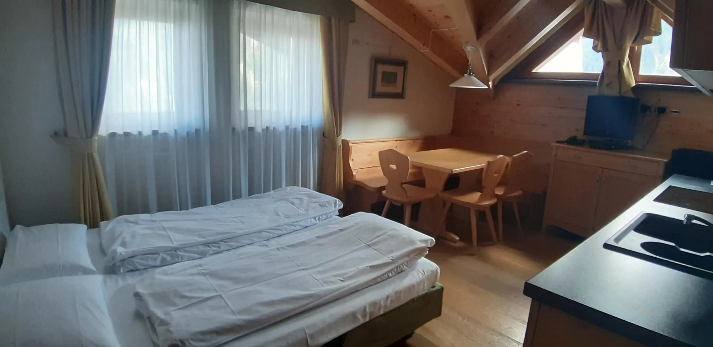 Kitchen or kitchenette, Bed in Residence Panorama