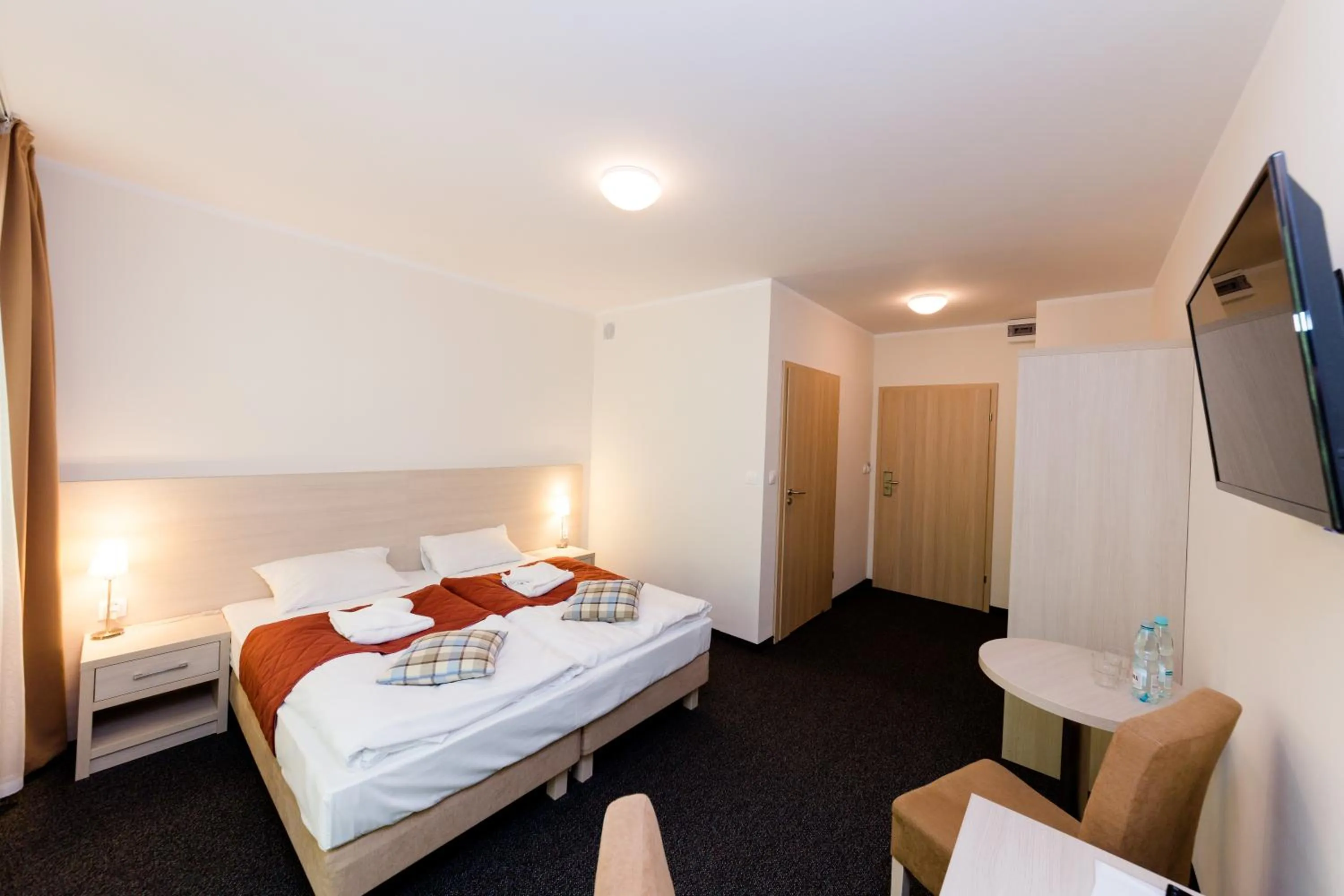 Photo of the whole room, Bed in Villa Obis