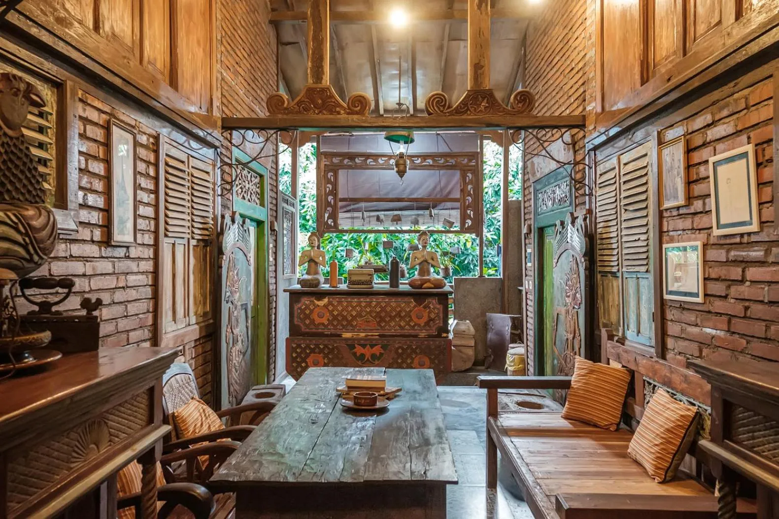 Communal lounge/ TV room in TwoSpaces Living at Bunga Desa, Jimbaran