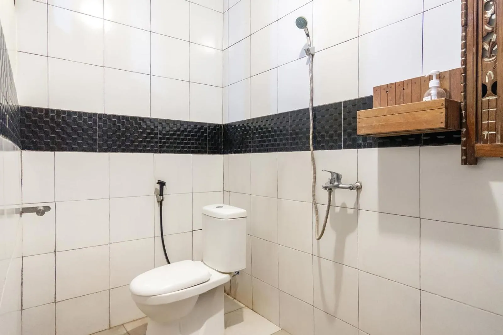 Bathroom in TwoSpaces Living at Bunga Desa, Jimbaran