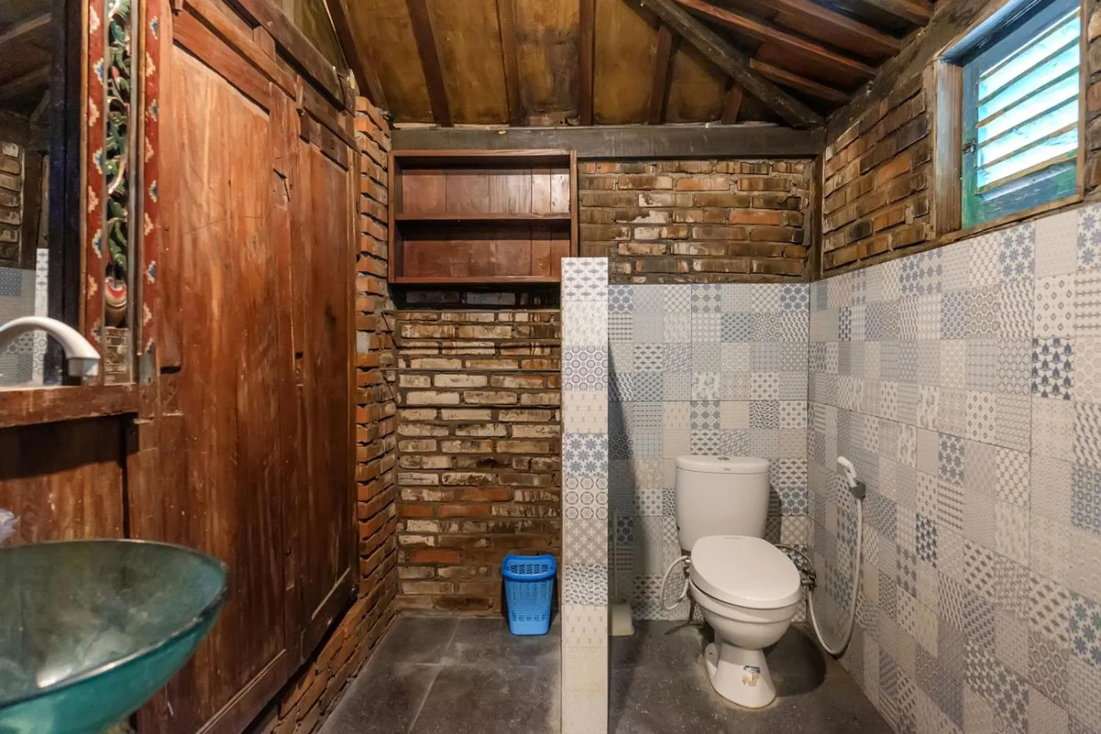 Bathroom in TwoSpaces Living at Bunga Desa, Jimbaran