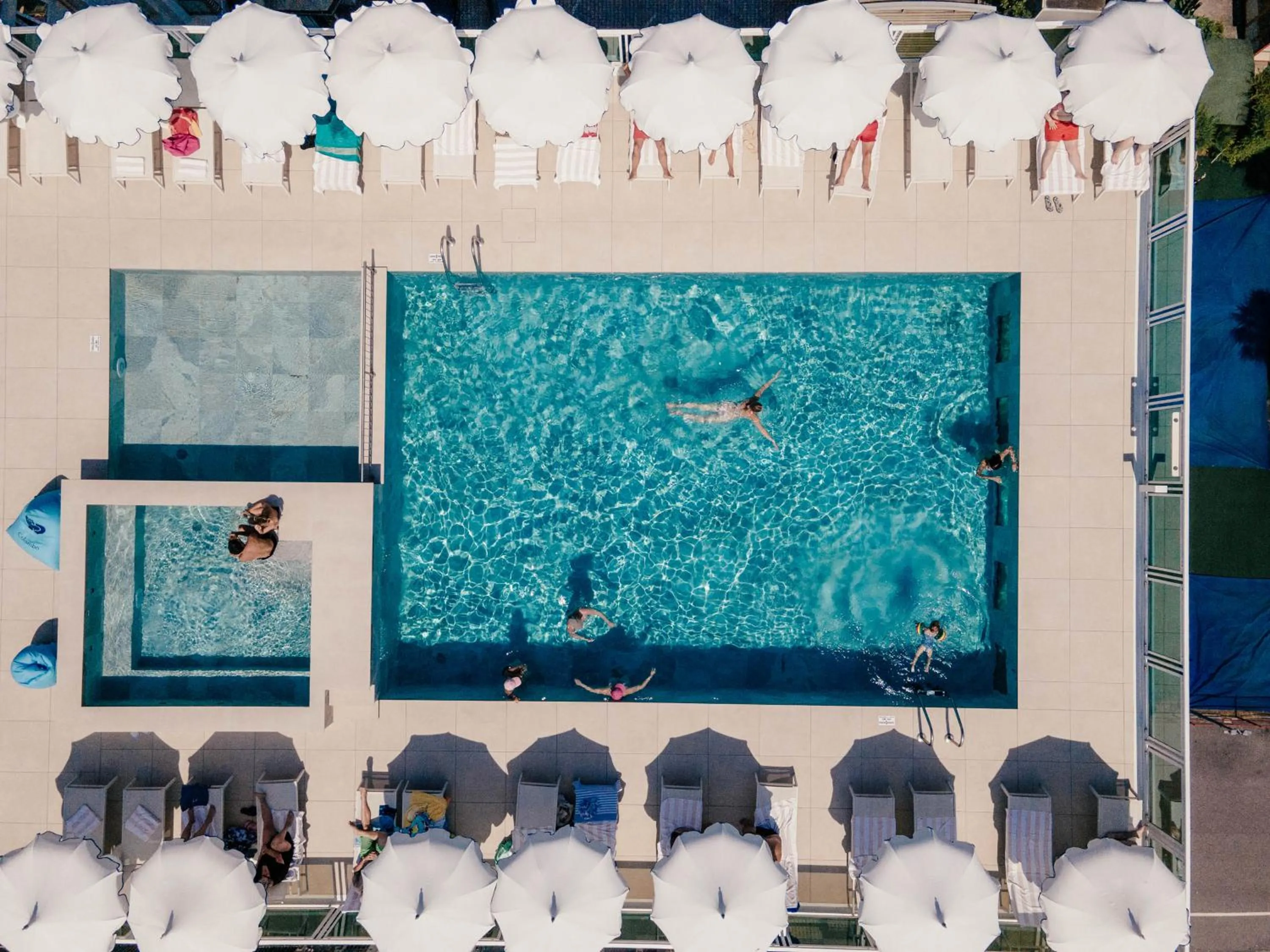 Swimming pool in Hotel Colombo
