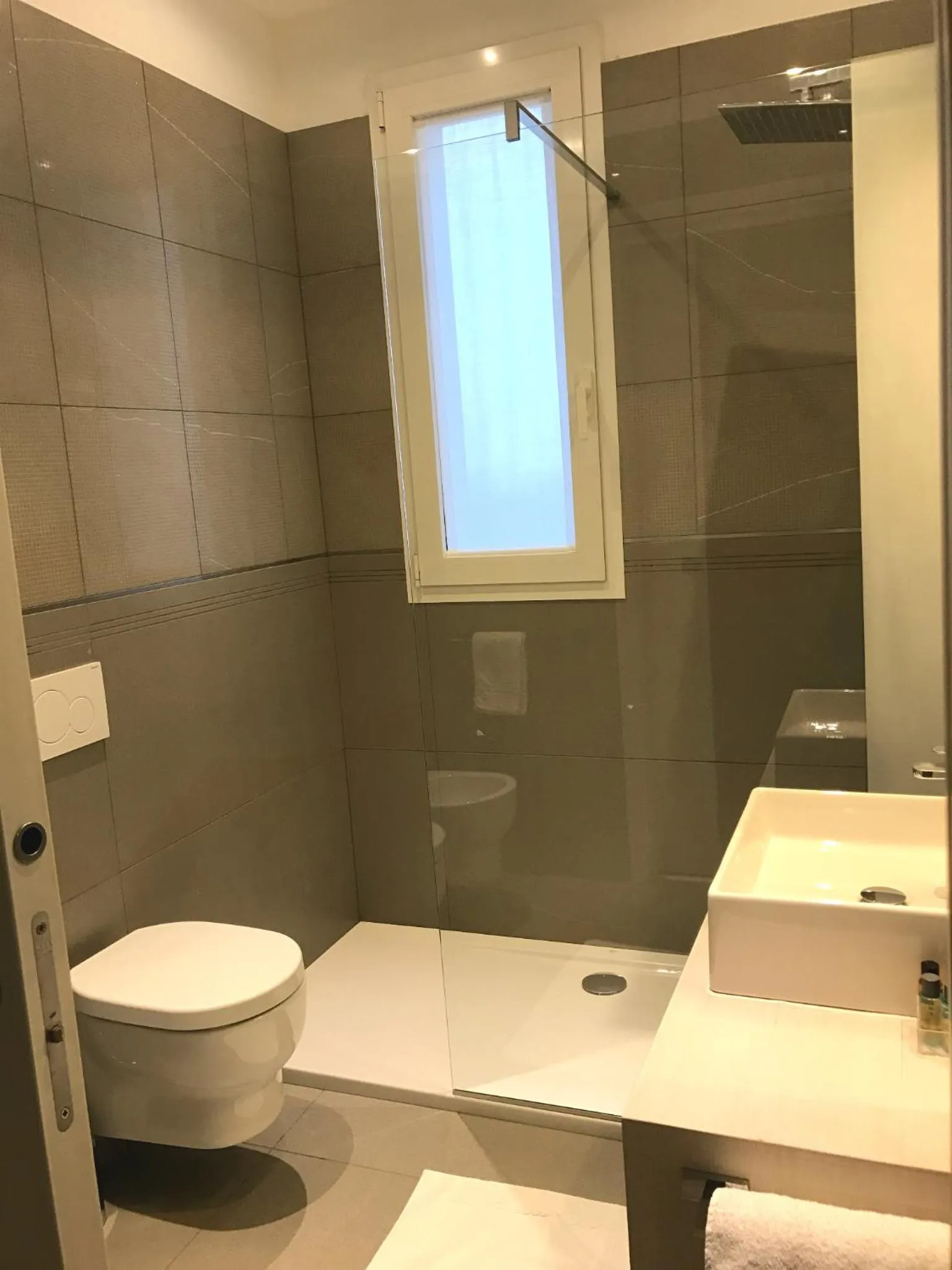 Shower in Hotel Colombo