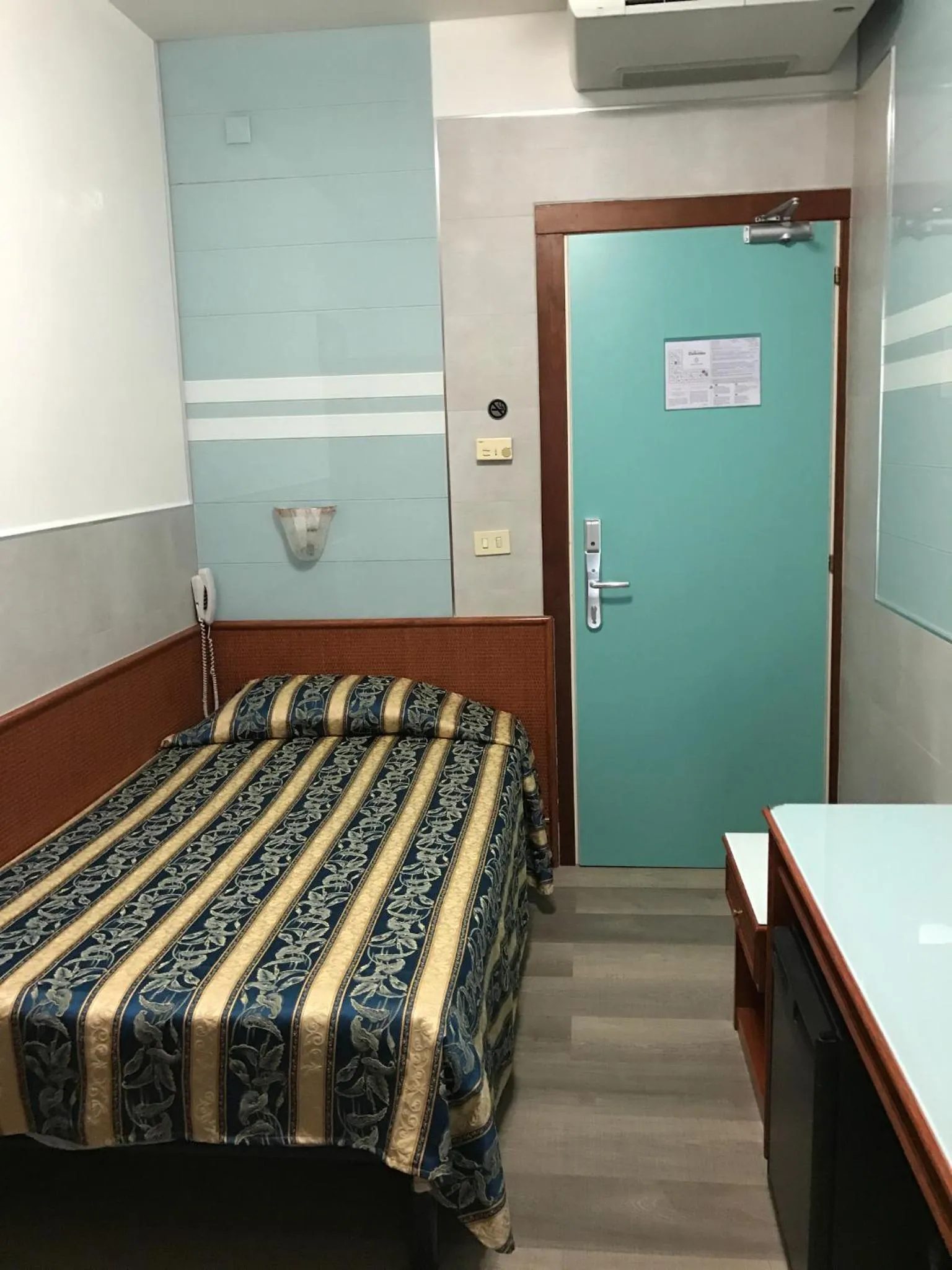 Bedroom, Bed in Hotel Colombo