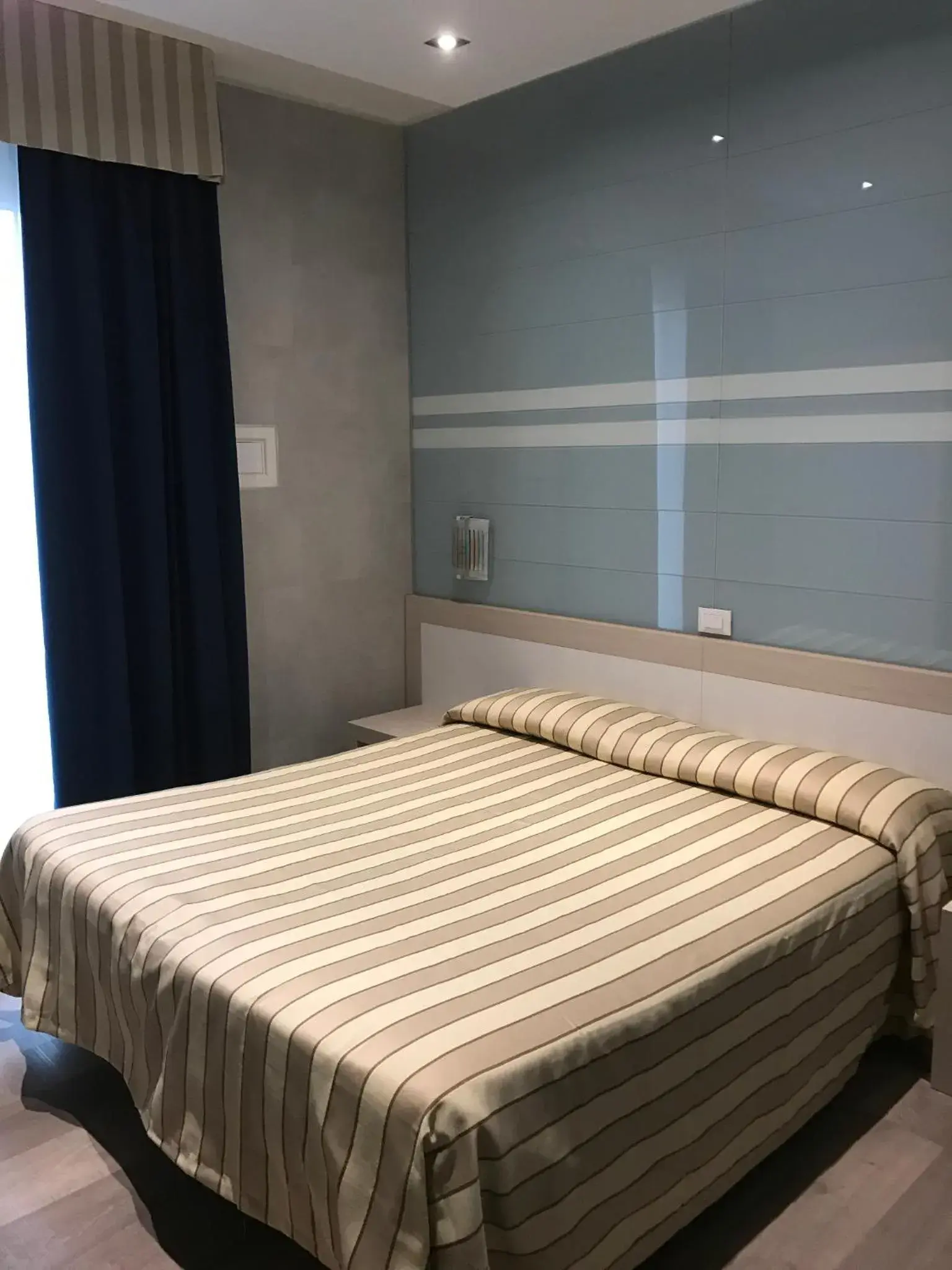 Elegance Double Room with access to the Beach in Hotel Colombo Elegance Double Room with access to the Beach in Hotel Colombo