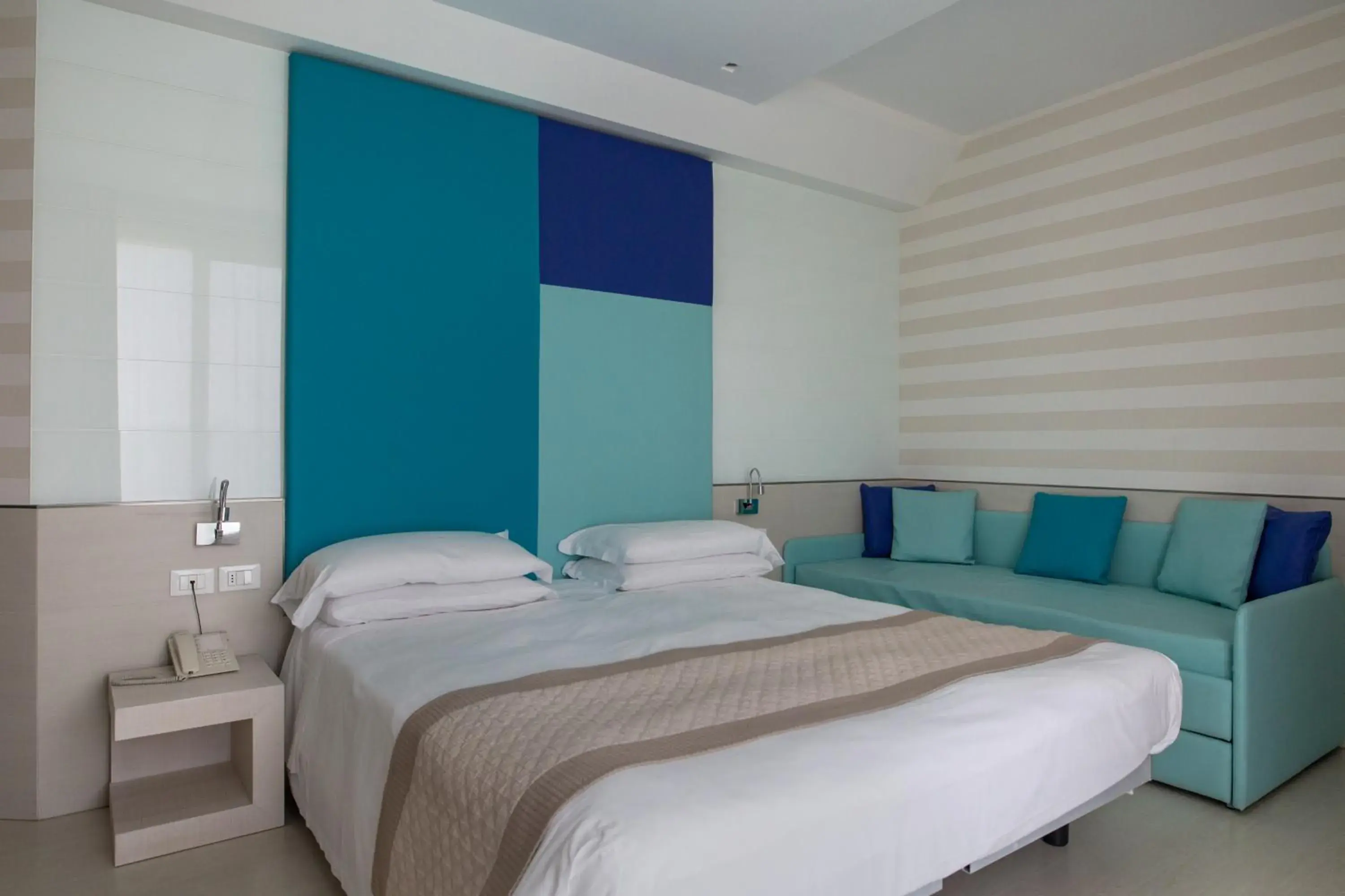 Superior Double or Twin Room with access to the Beach in Hotel Colombo Superior Double or Twin Room with access to the Beach in Hotel Colombo