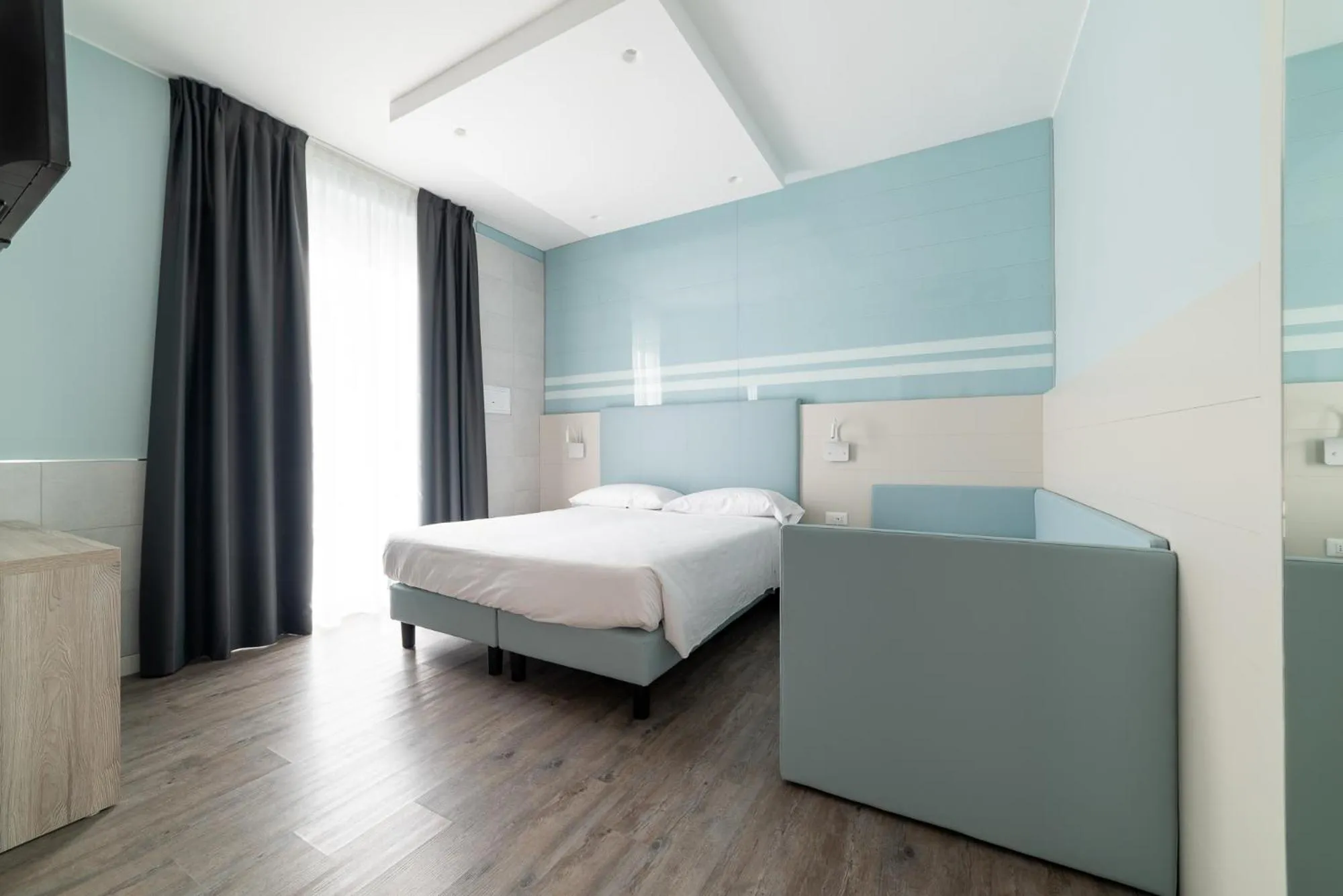 Photo of the whole room, Bed in Hotel Colombo