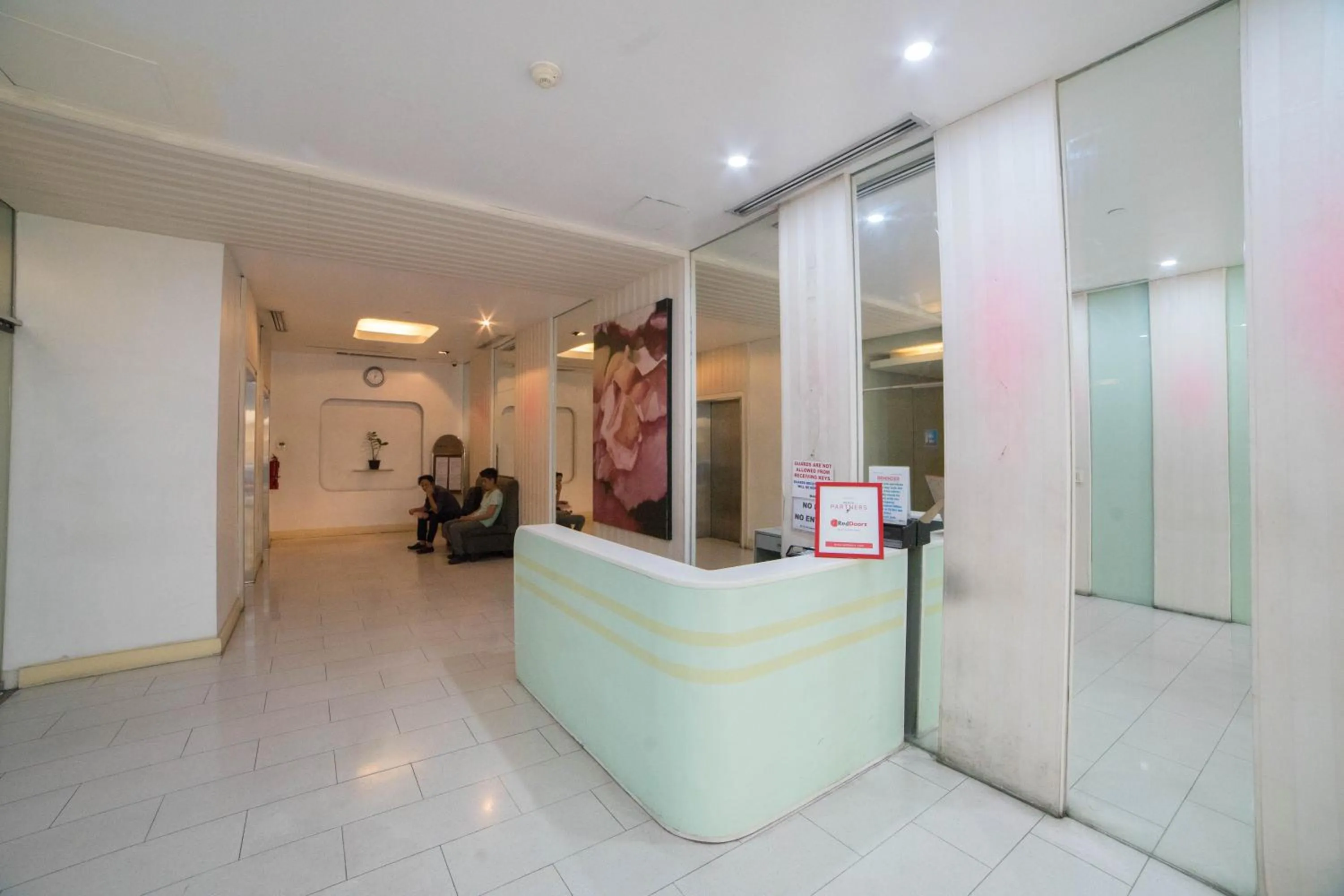 Lobby or reception, Lobby/Reception in RedDoorz at Bel Air Soho Suites Makati City