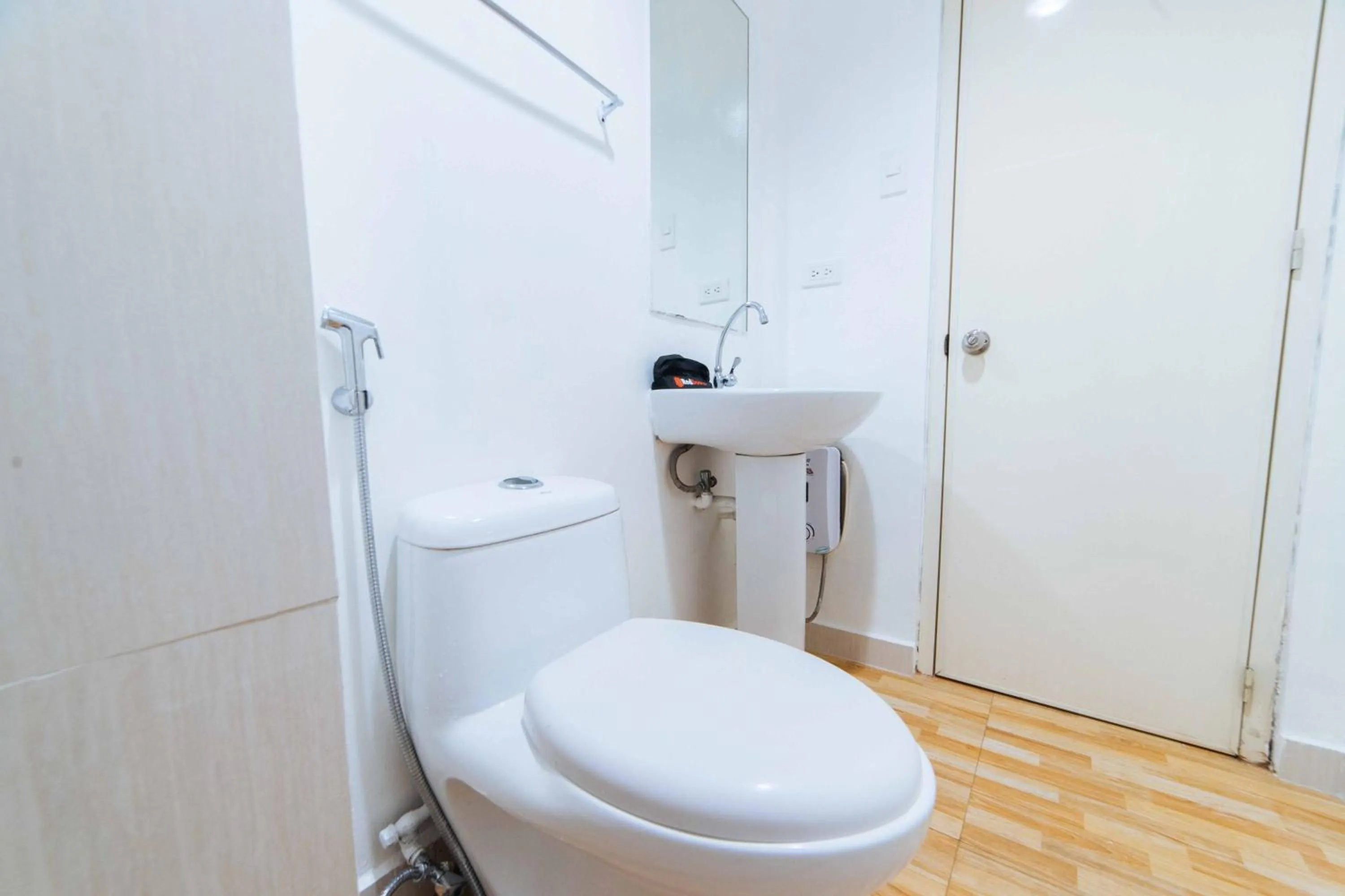 Toilet, Bathroom in RedDoorz at Bel Air Soho Suites Makati City