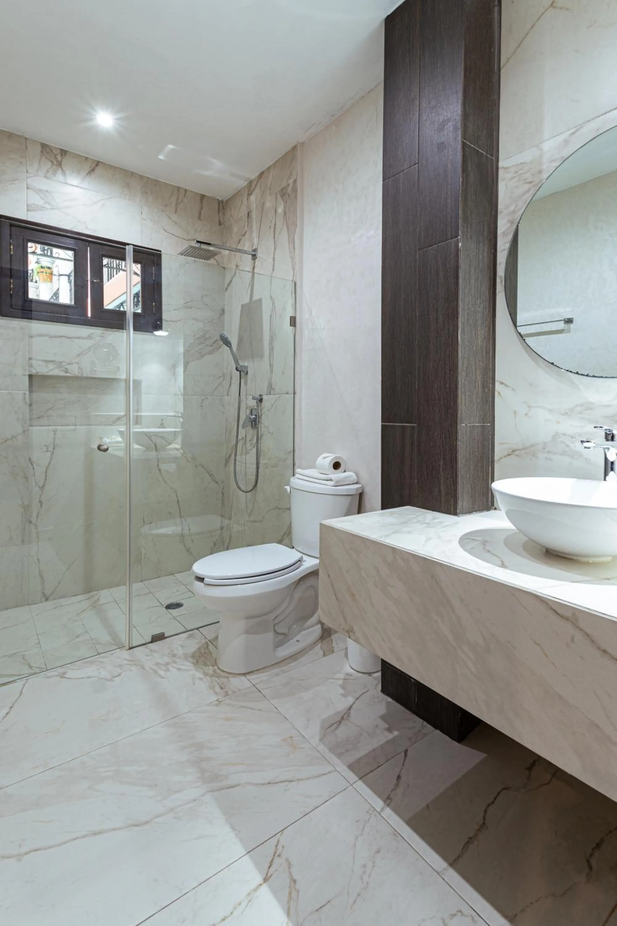 Shower in La Aurora Hotel Colonial