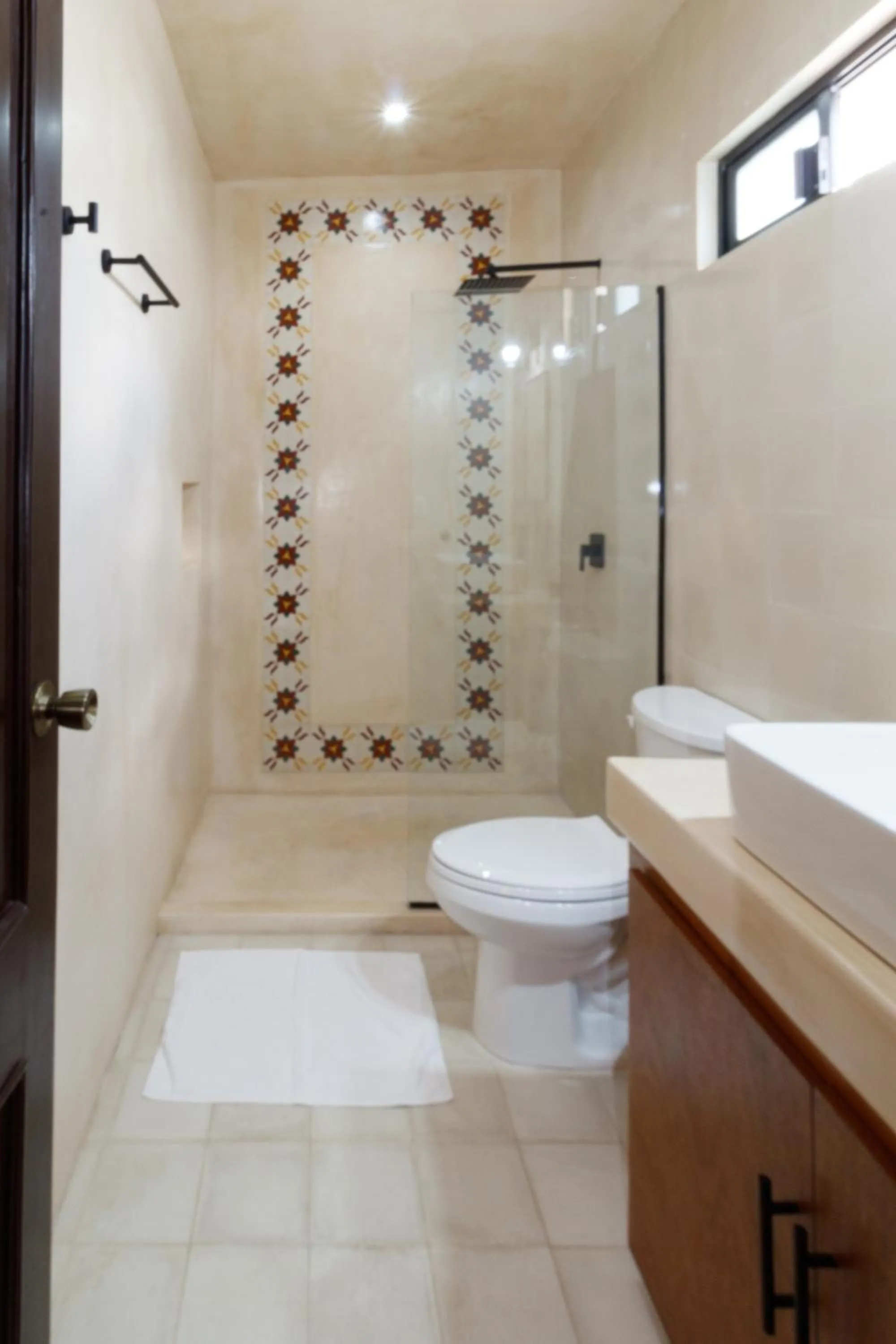 Shower in La Aurora Hotel Colonial