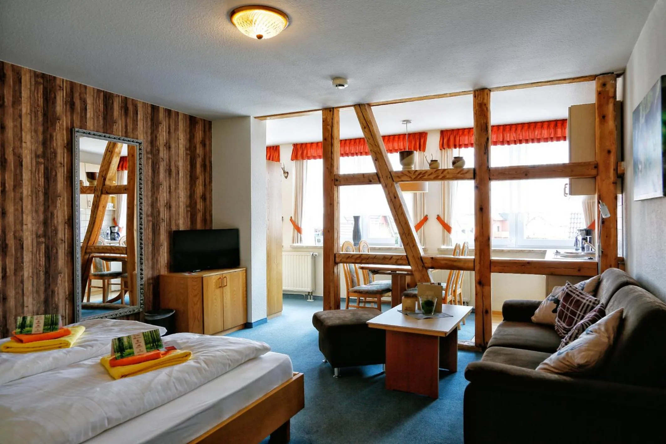 Living room, Bed in Konsum Gästehaus Quisisana - Oberhof