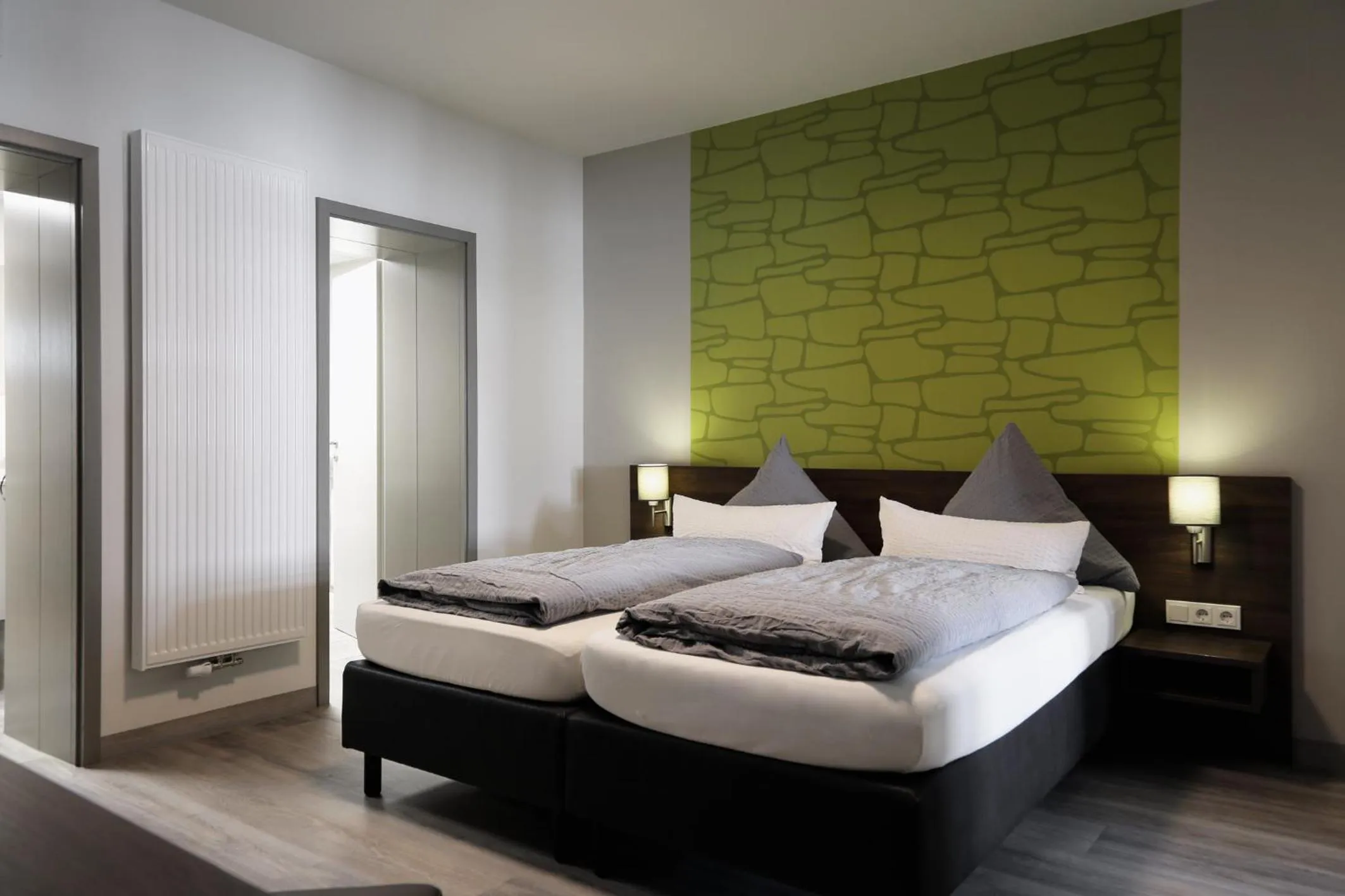 Photo of the whole room, Bed in Konsum Gästehaus Quisisana - Oberhof