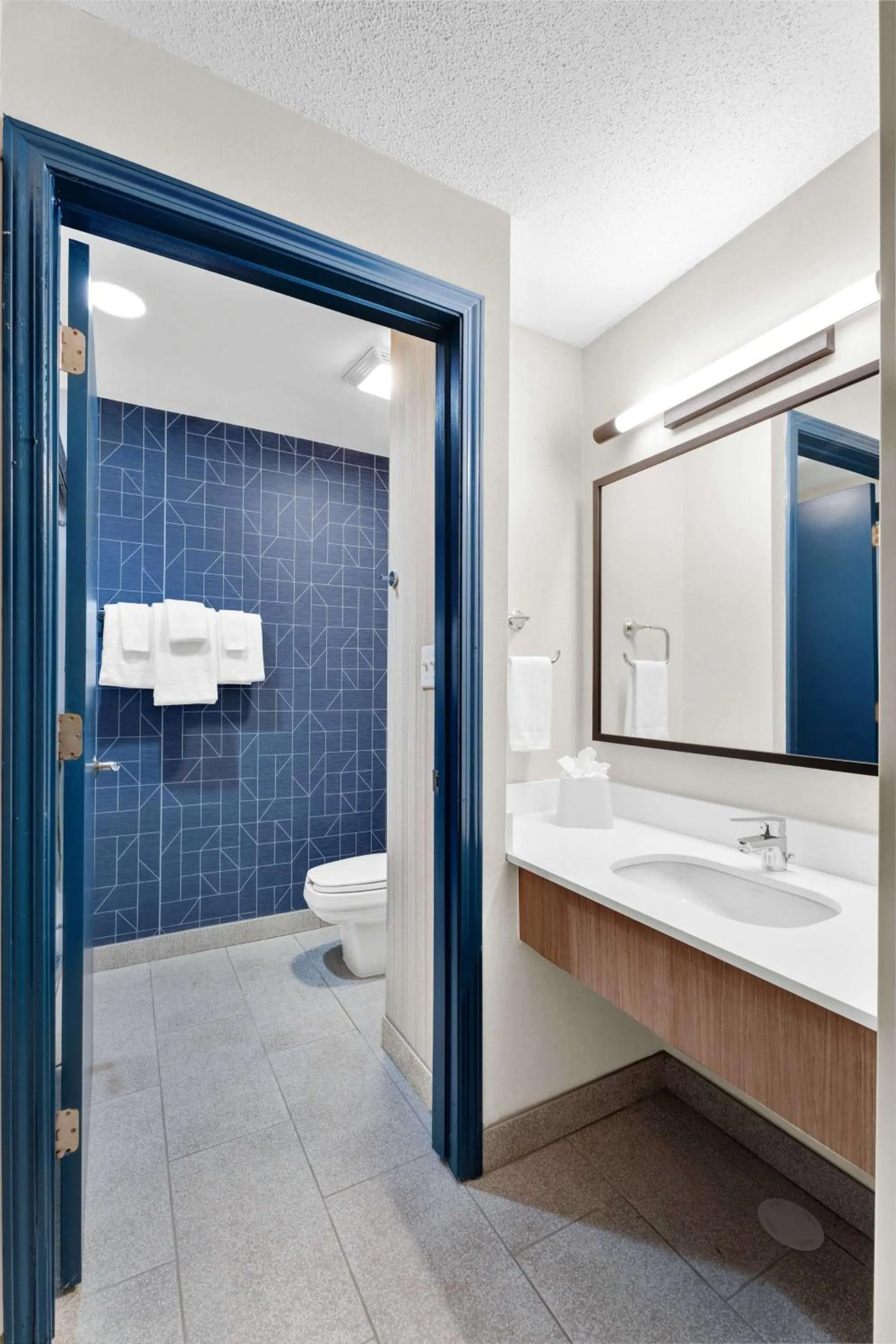 Bathroom in Comfort Inn Plymouth