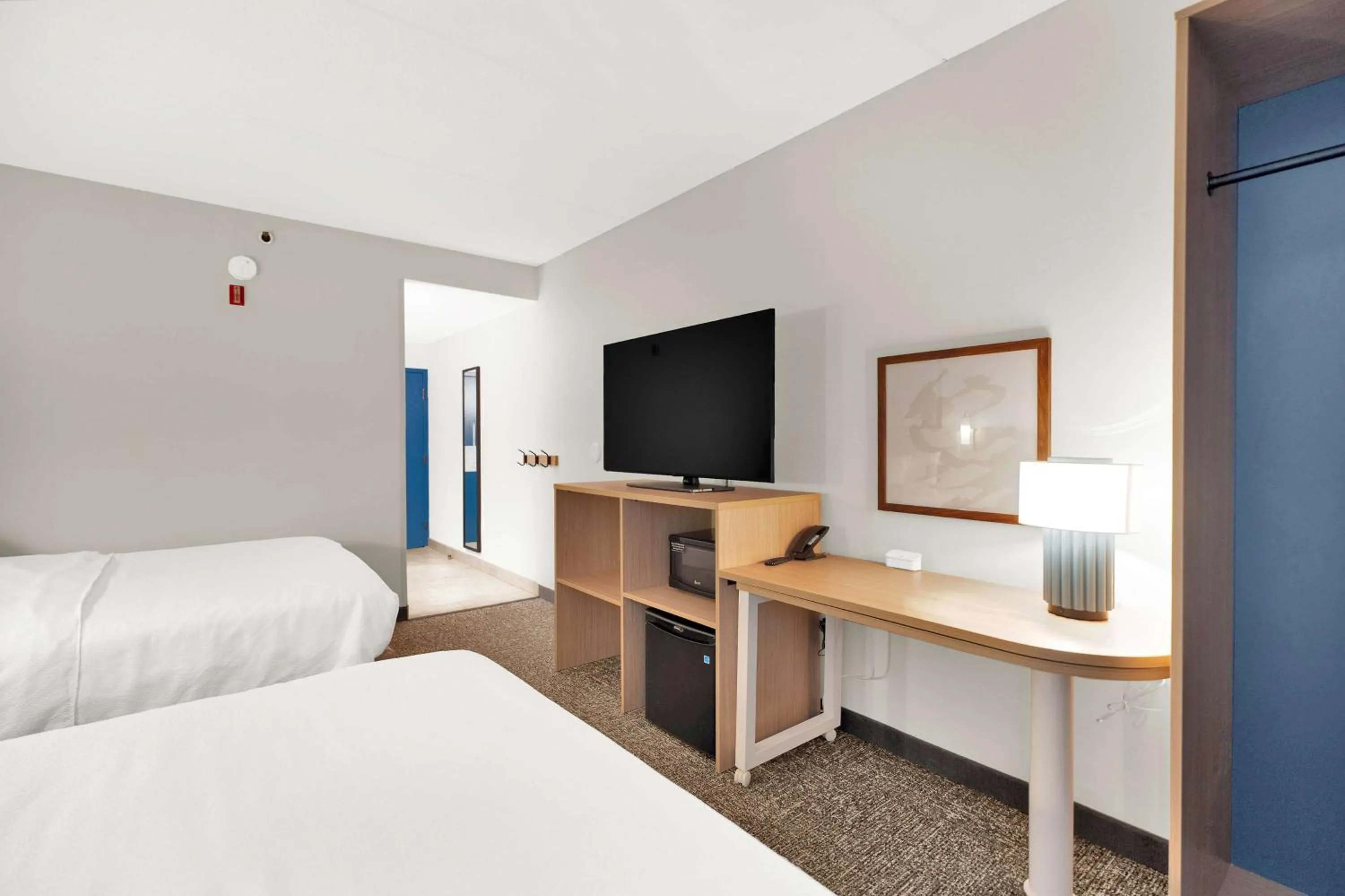 Bed in Comfort Inn Plymouth