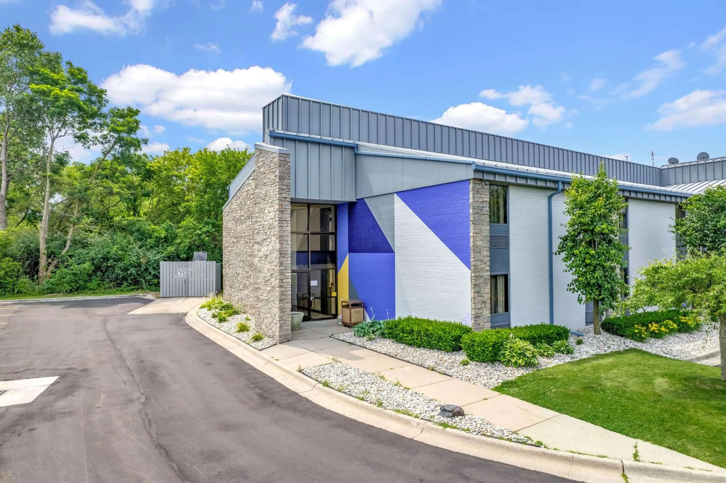 Property building in Comfort Inn Plymouth