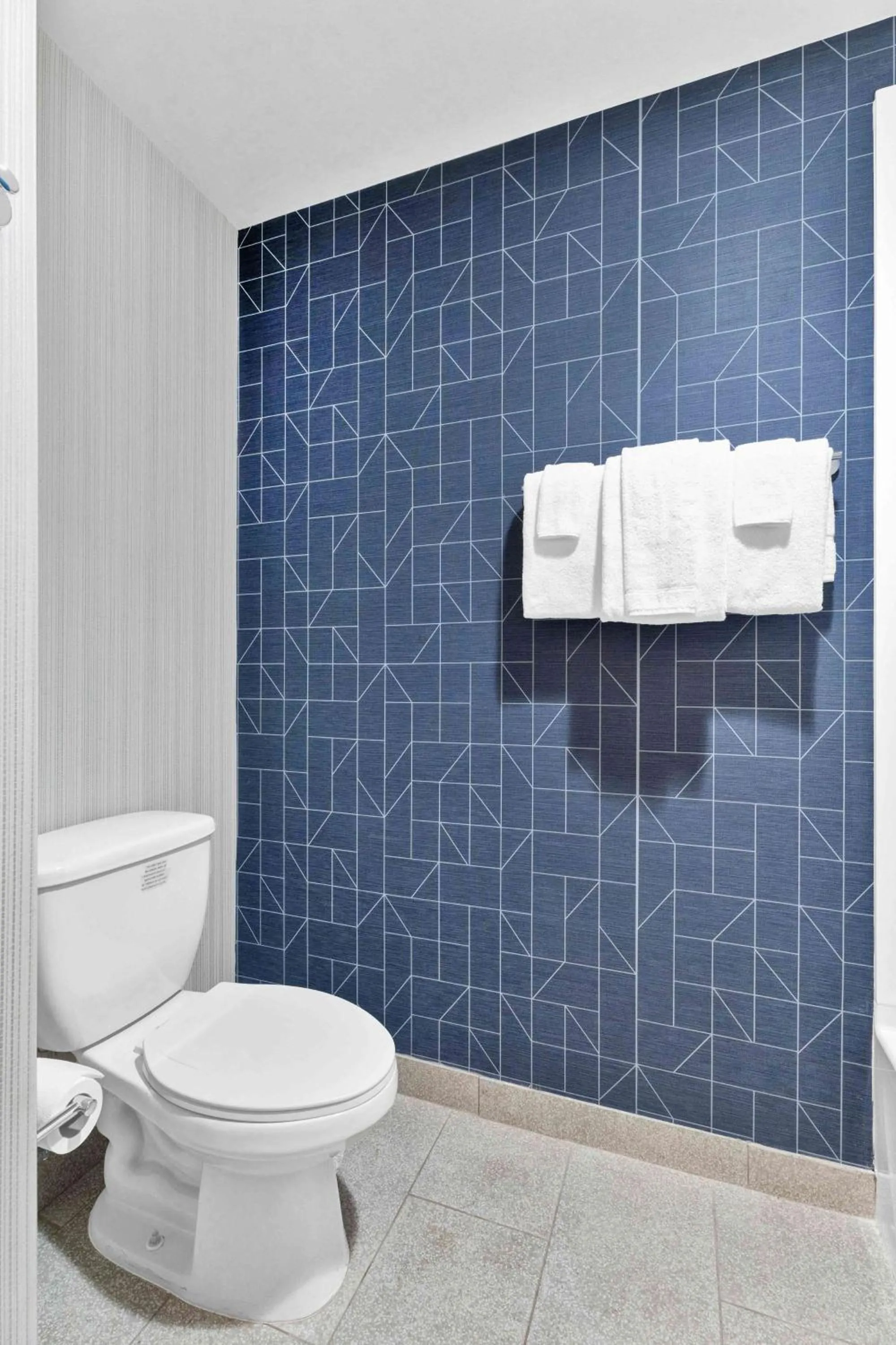 Bathroom in Comfort Inn Plymouth