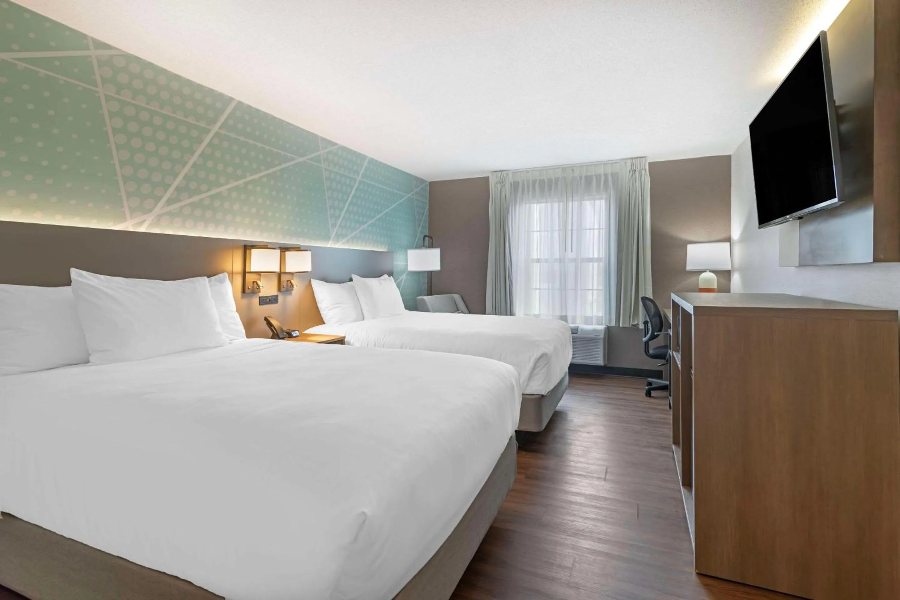 Bedroom, Bed in Comfort Inn South Portland Airport