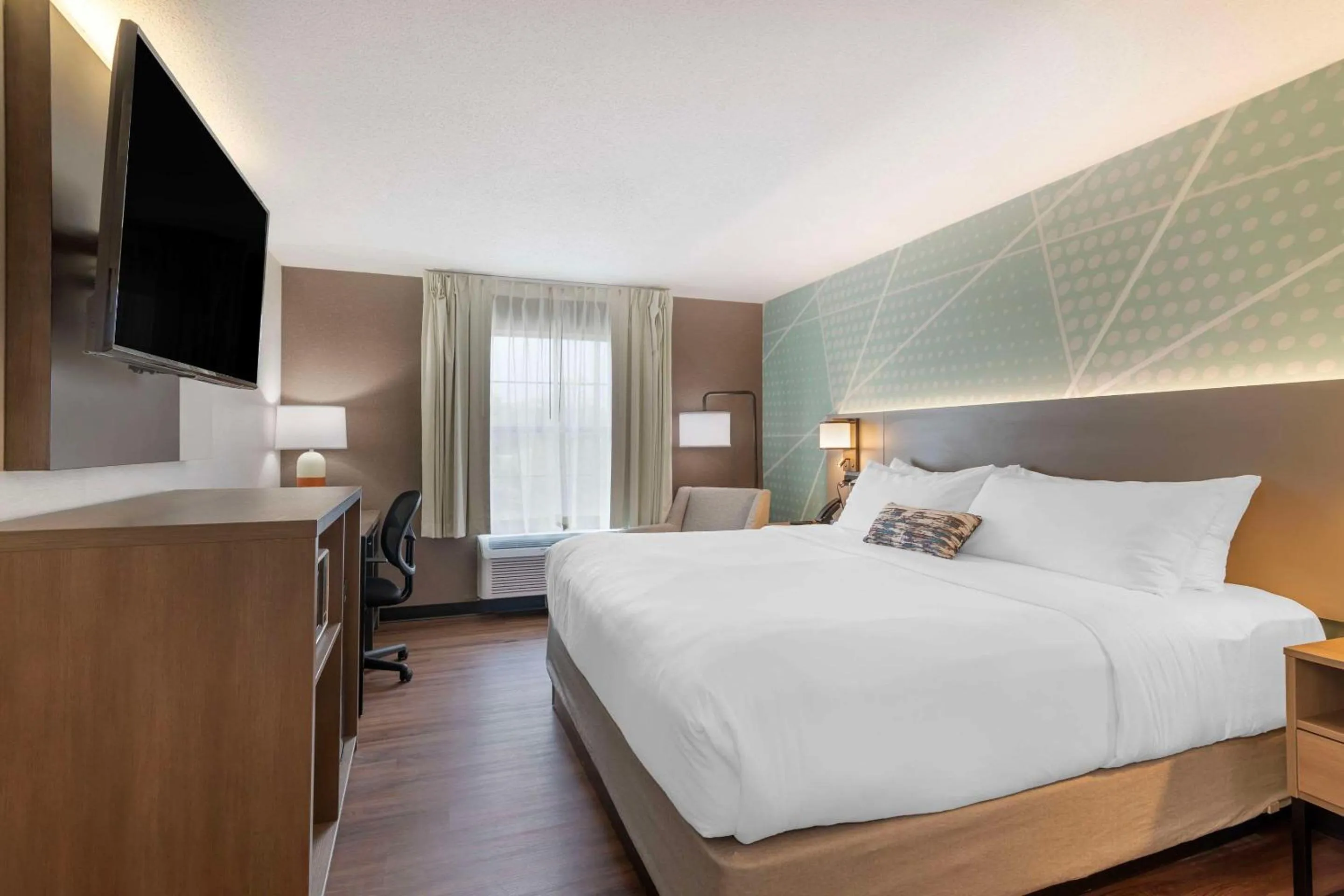 Bedroom, Bed in Comfort Inn South Portland Airport