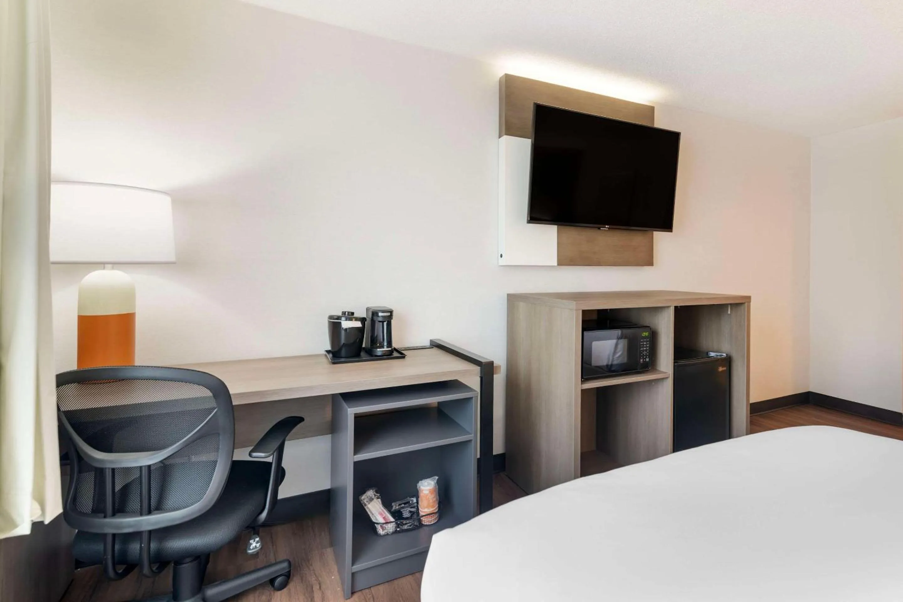 Bedroom, Bed in Comfort Inn South Portland Airport