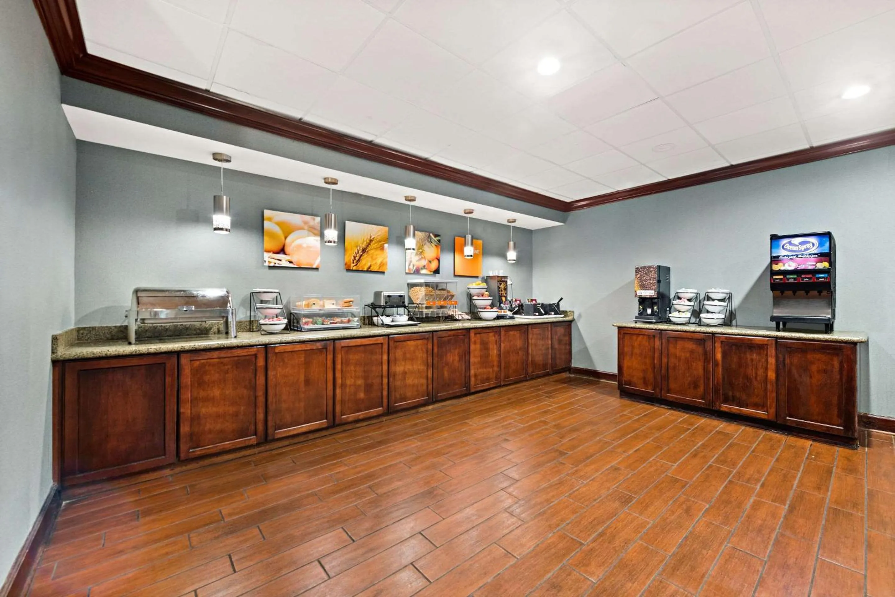 Breakfast in Comfort Inn On the Ocean