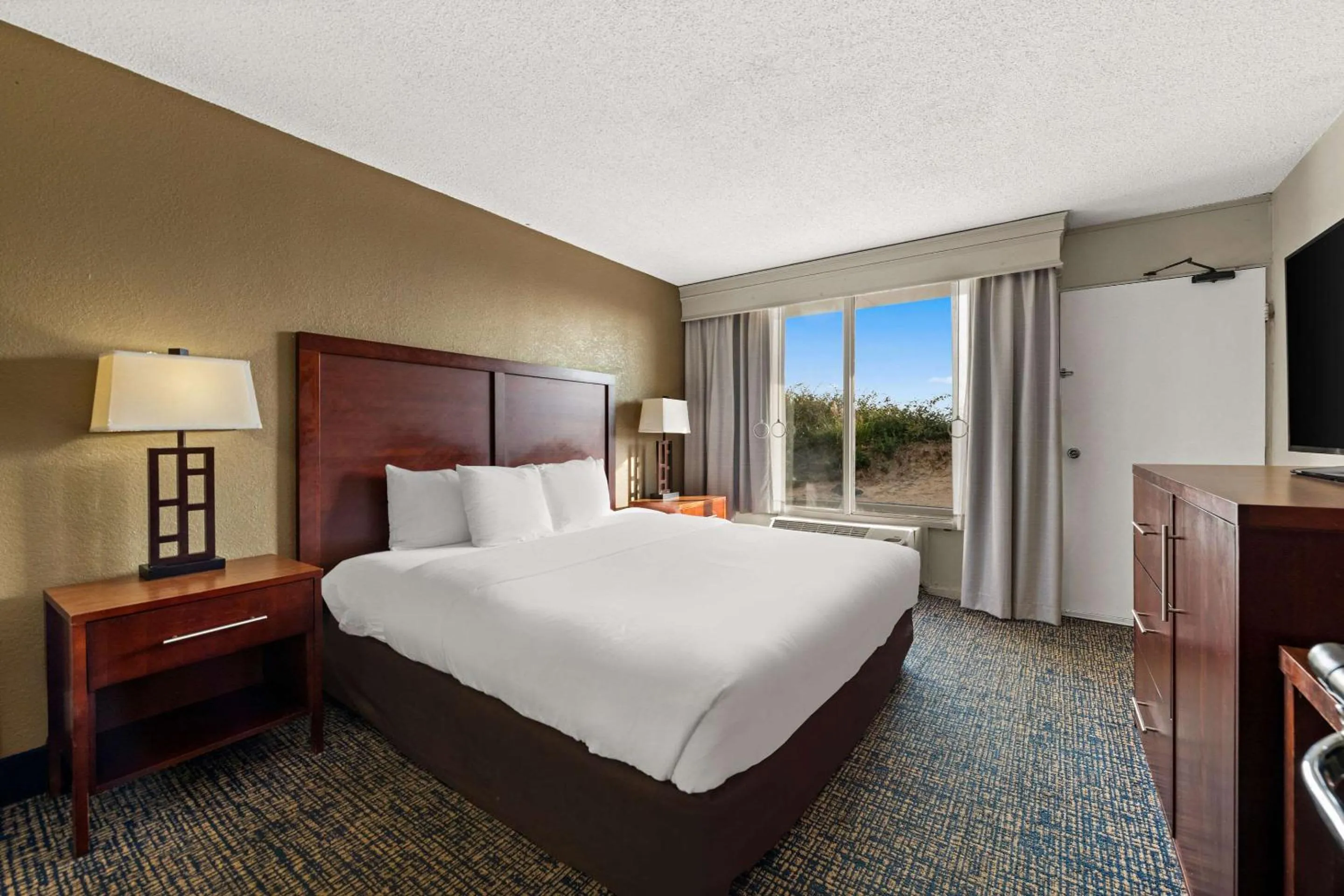 Bedroom, Bed in Comfort Inn On the Ocean