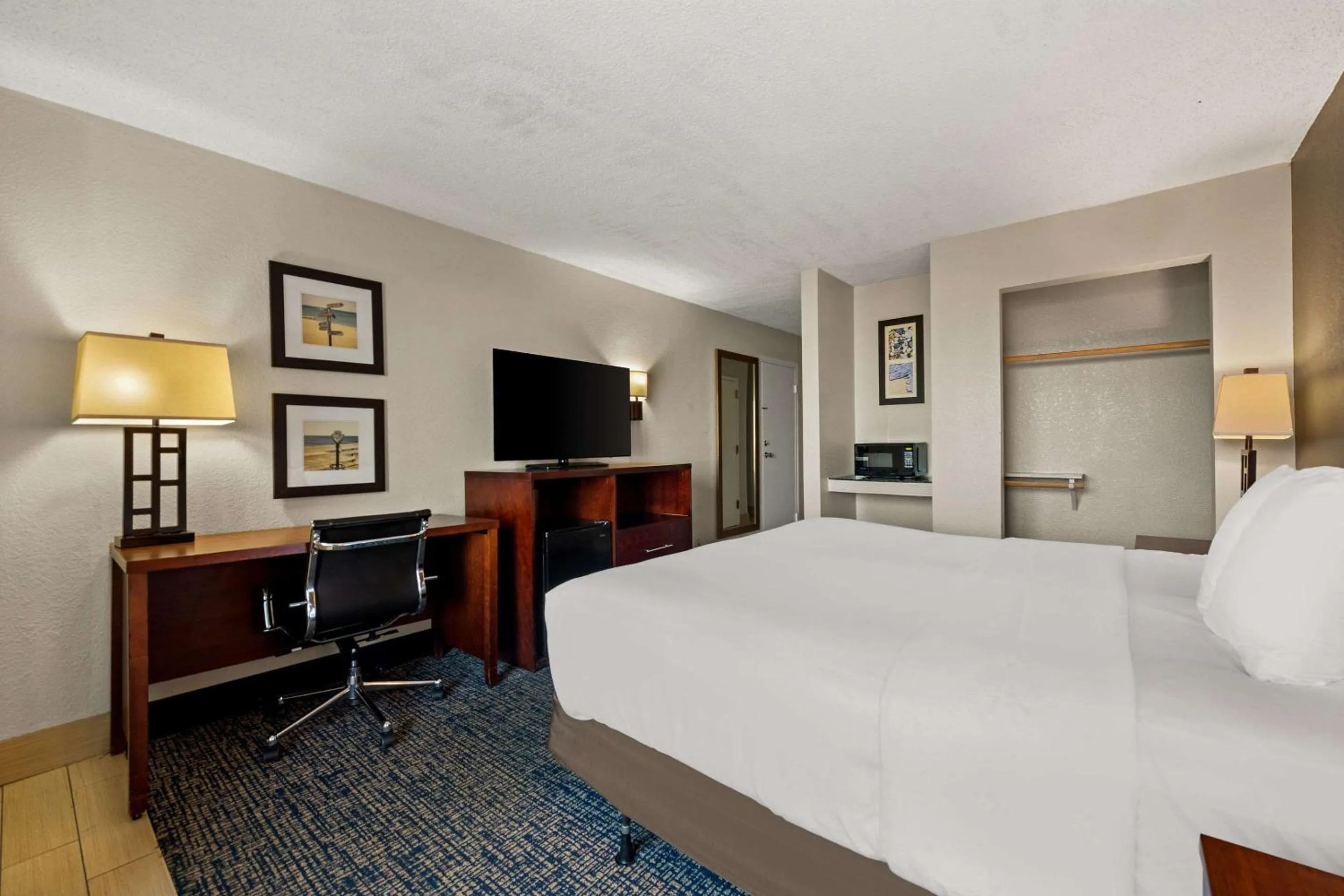 Bedroom, Bed in Comfort Inn On the Ocean