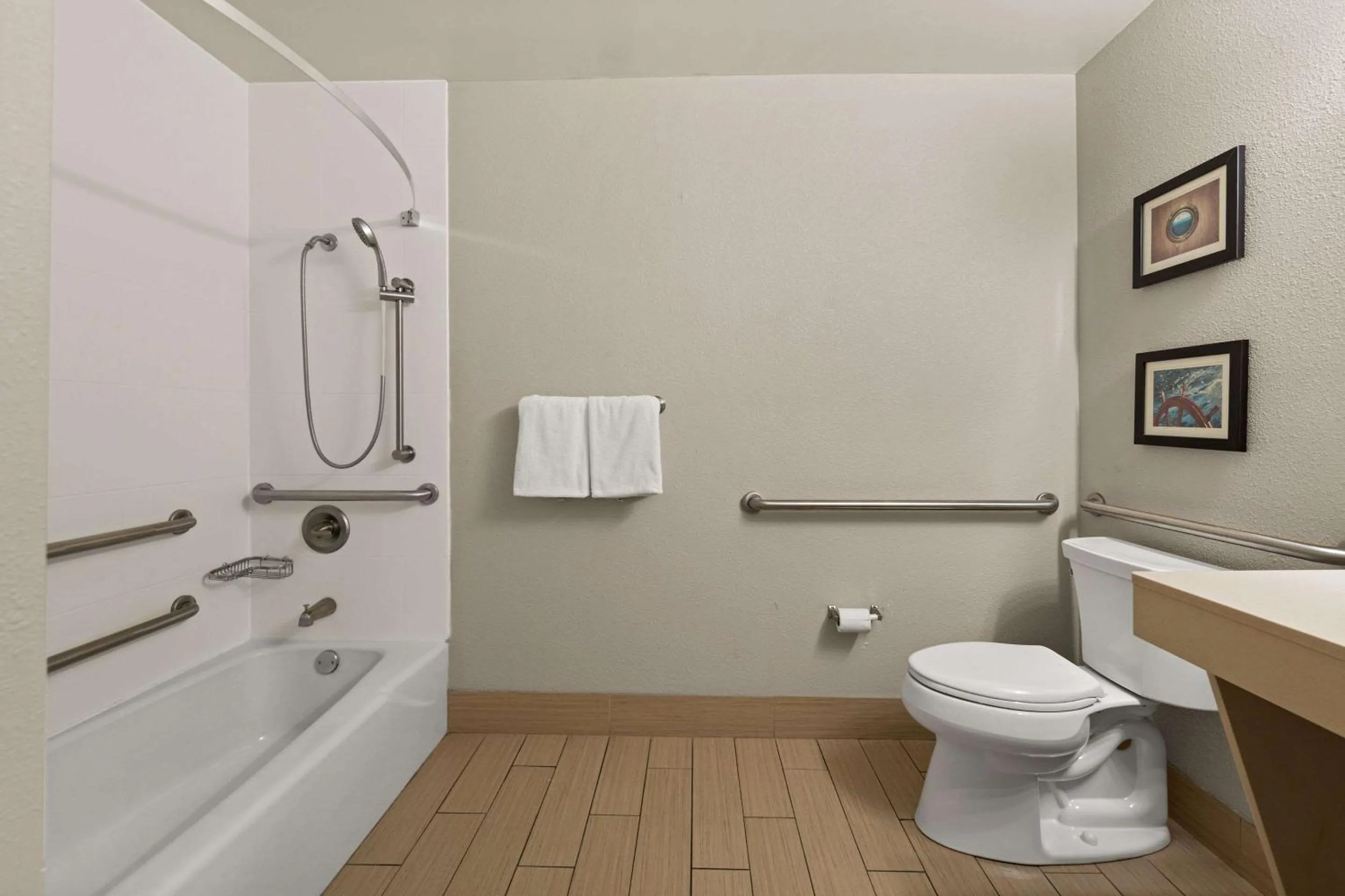 Bedroom in Comfort Inn On the Ocean