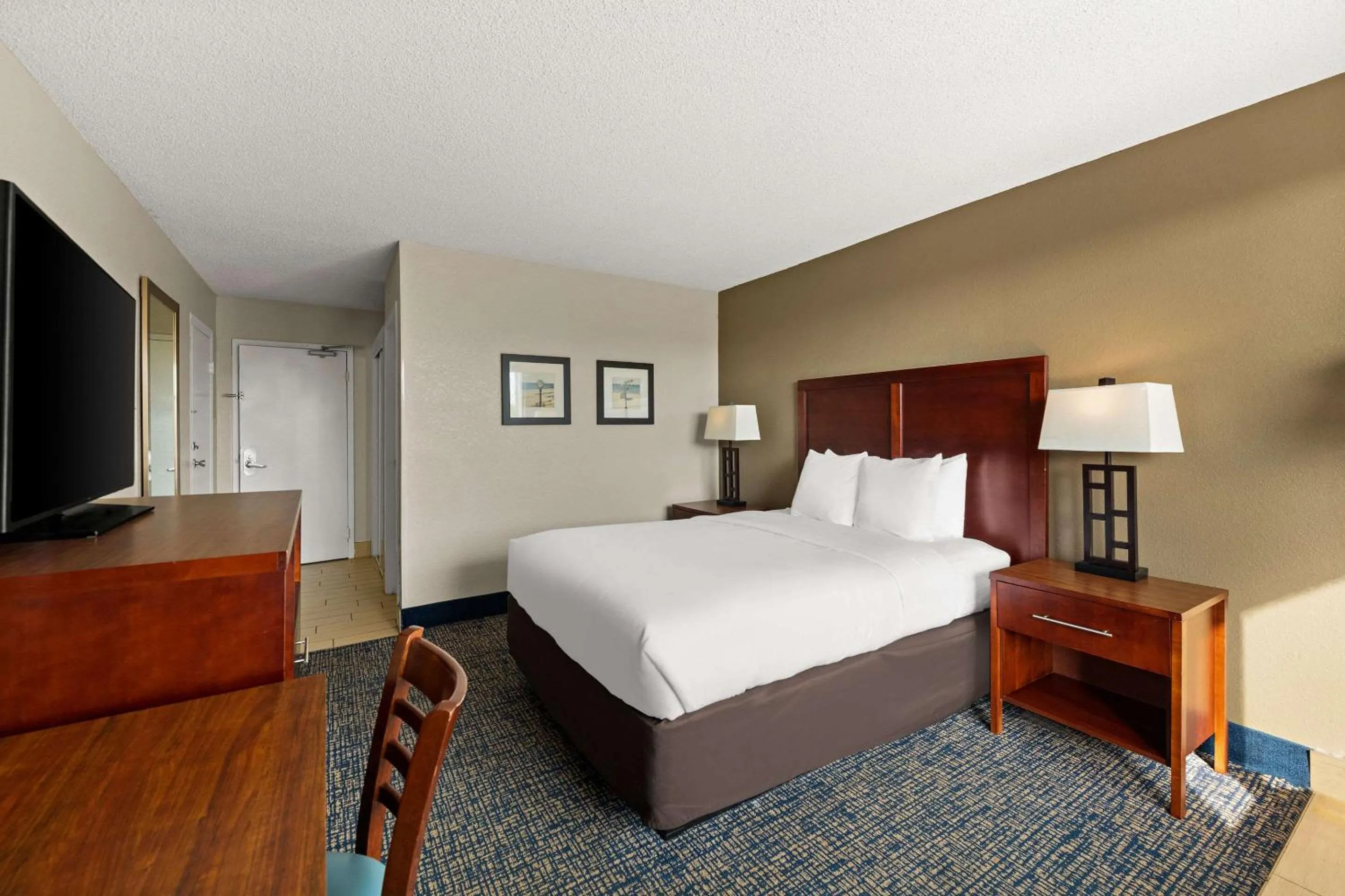 Bedroom, Bed in Comfort Inn On the Ocean