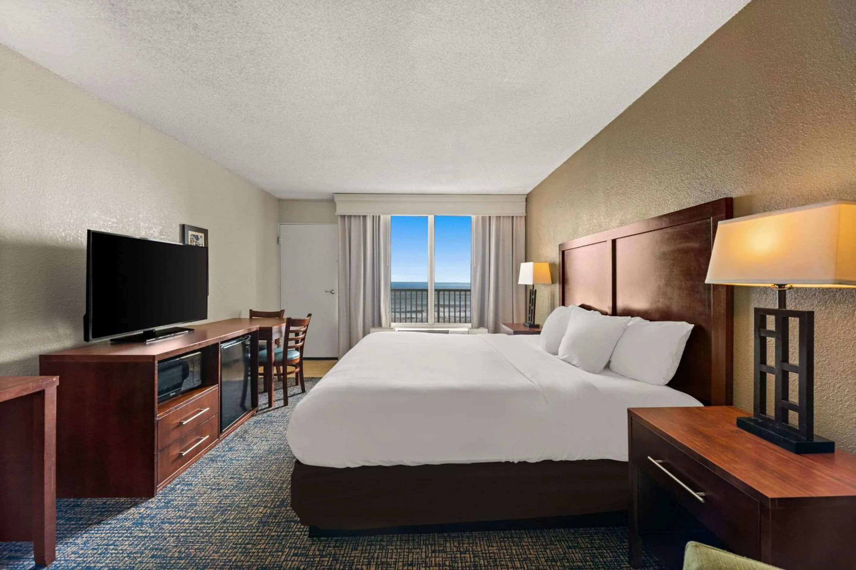 Bedroom, Bed in Comfort Inn On the Ocean