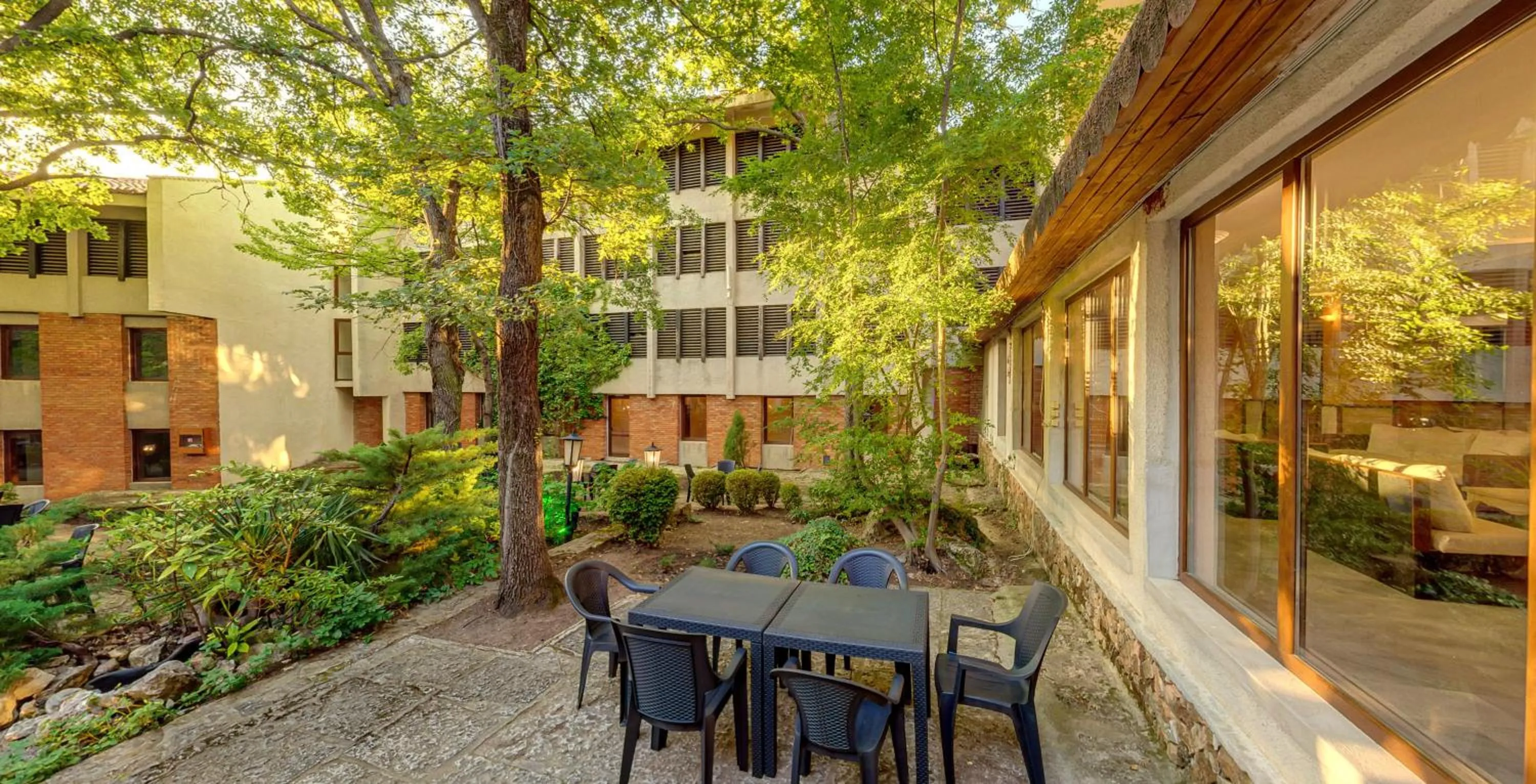 Garden in Hotel PRESLAV