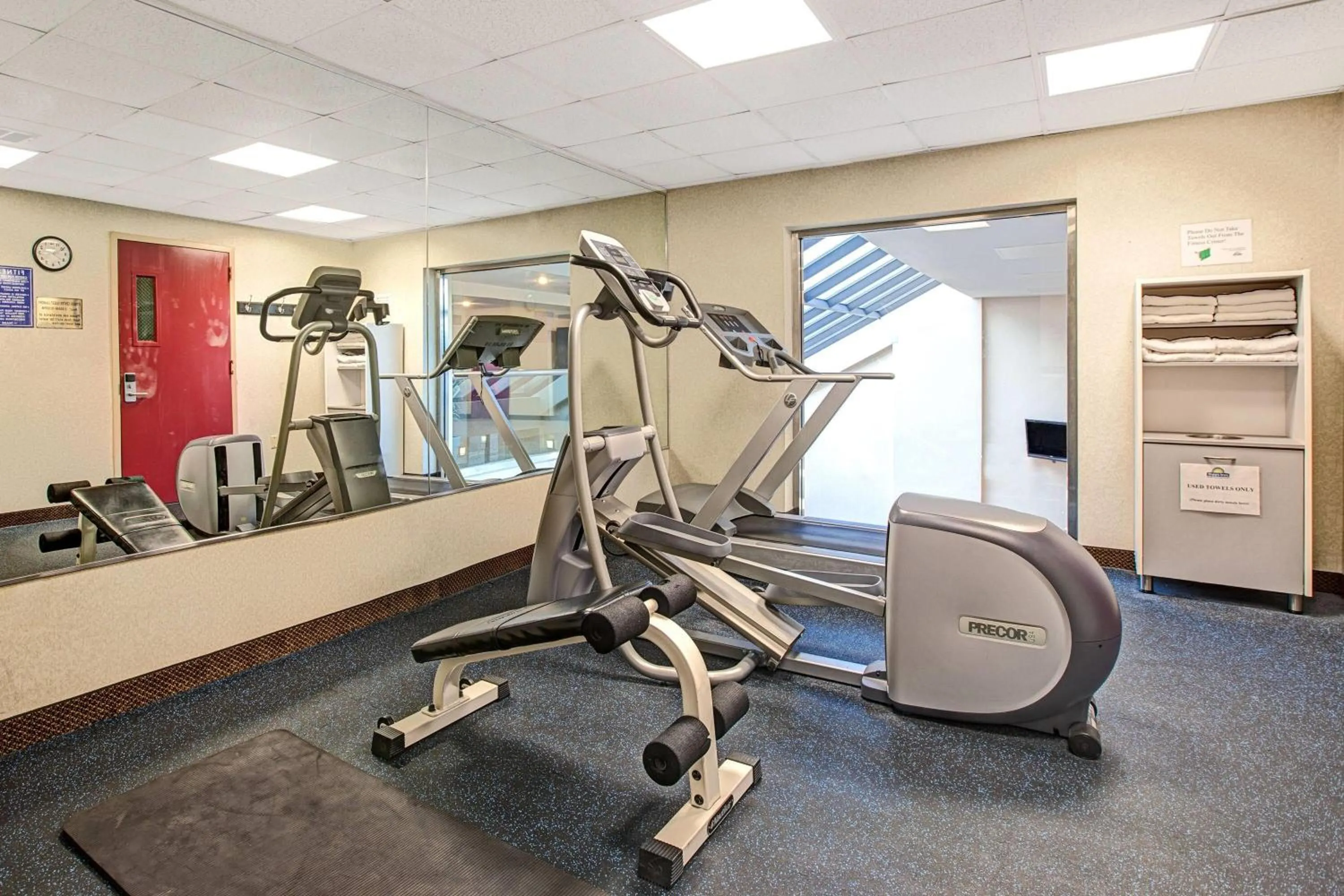 Fitness centre/facilities in Days Inn by Wyndham Parsippany