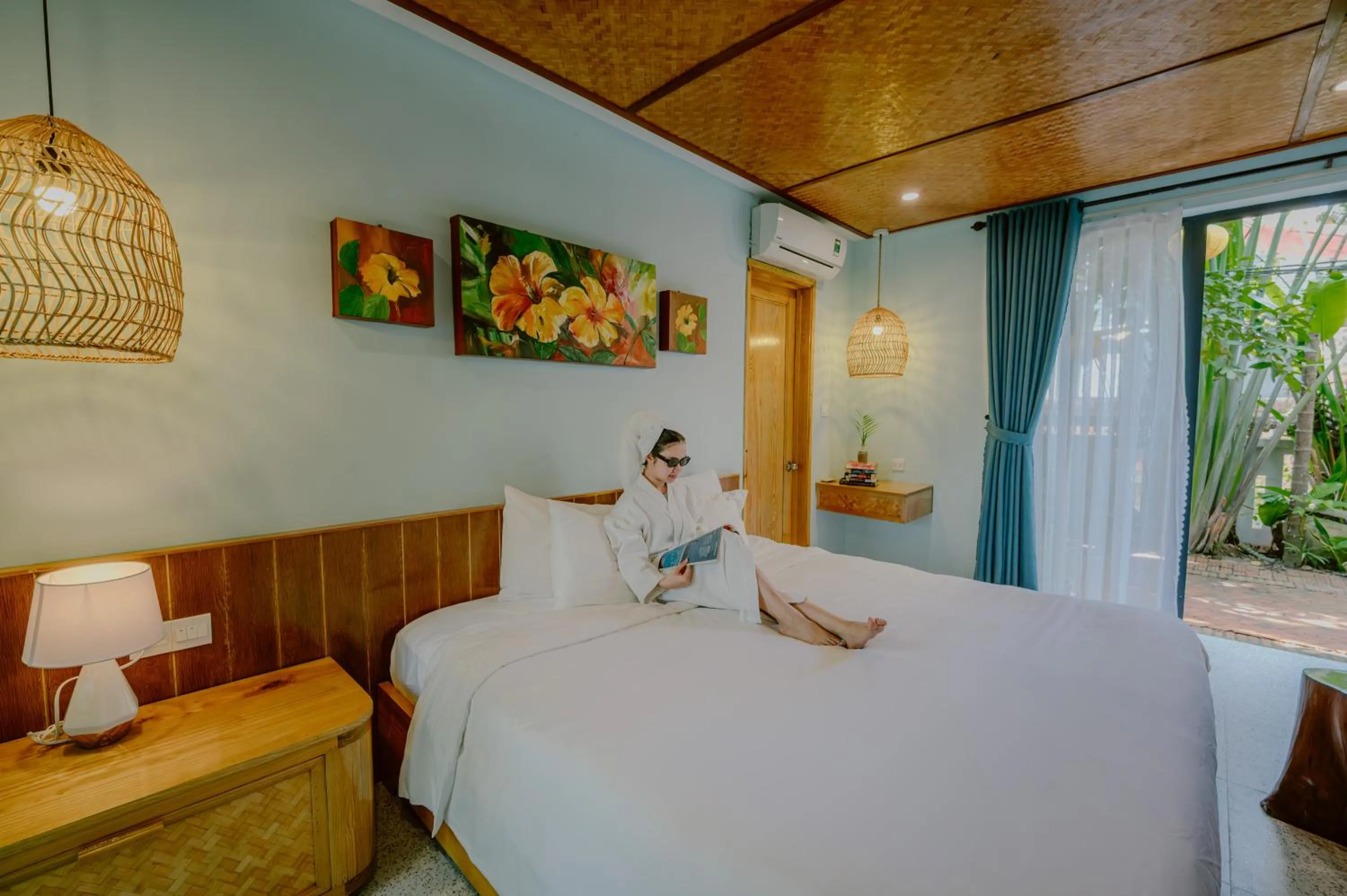 Bed in Villa De Campagne Hoi An- Boutique homestay with pool and family soul