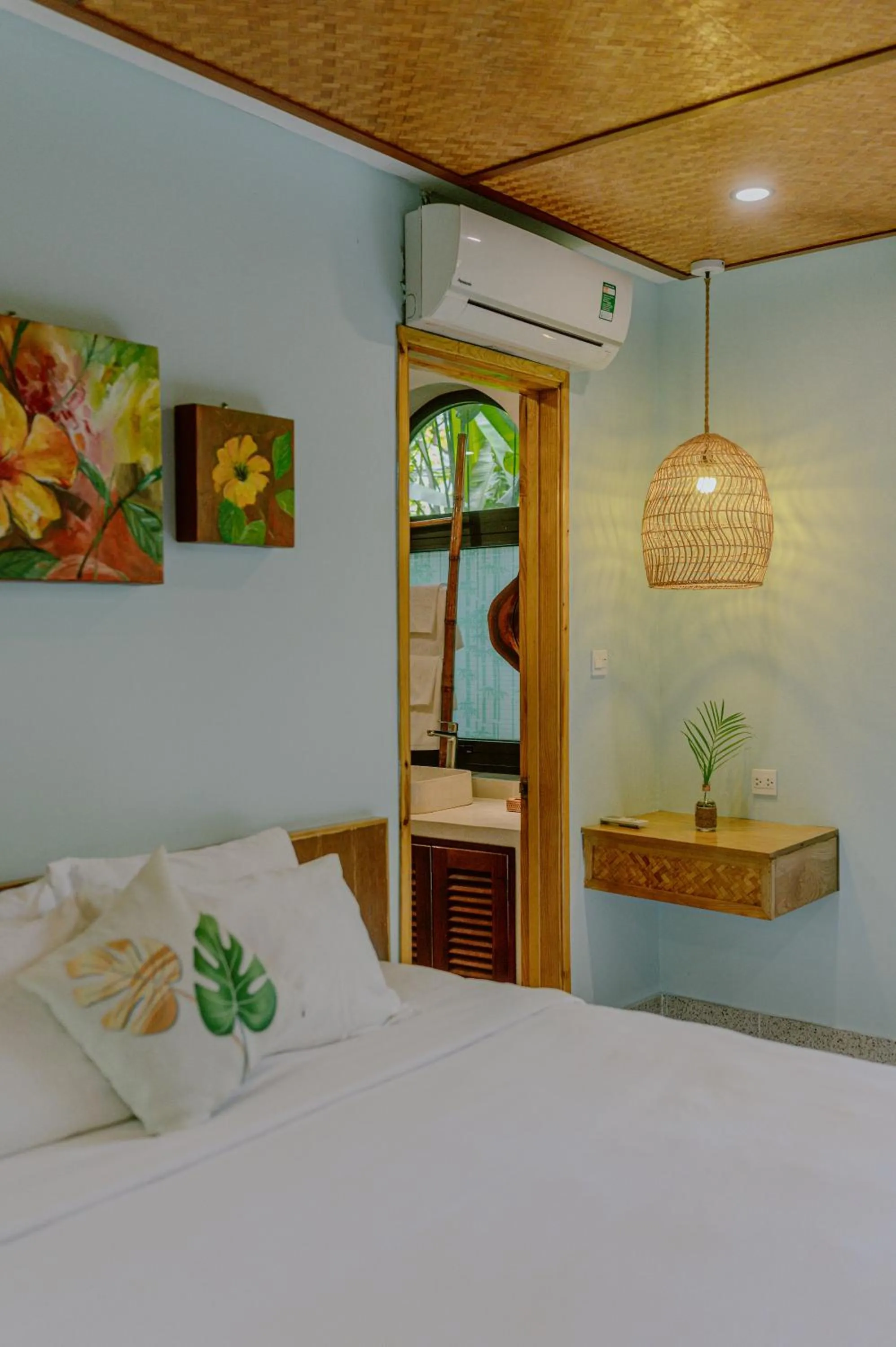 Bed in Villa De Campagne Hoi An- Boutique homestay with pool and family soul