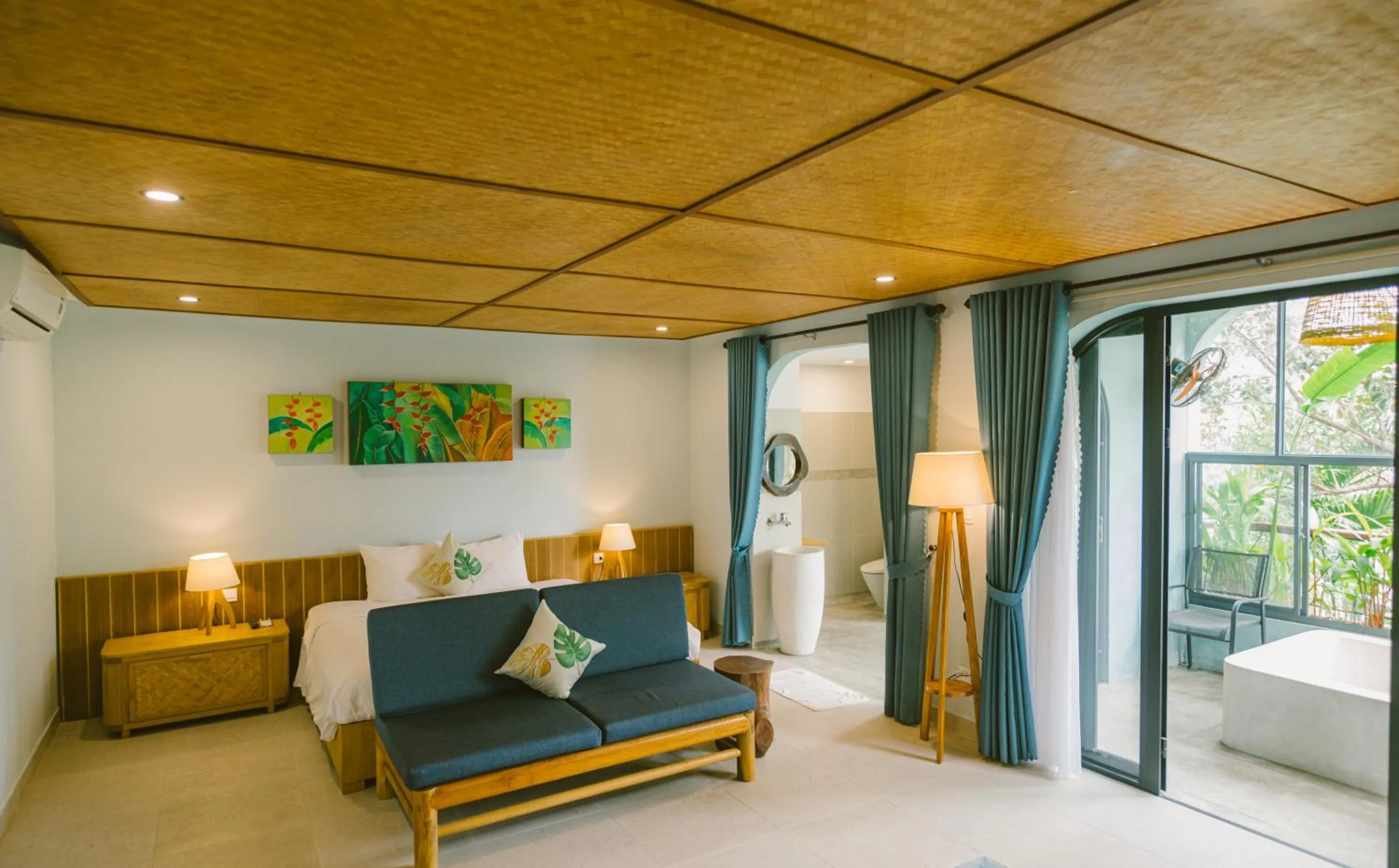 Photo of the whole room in Villa De Campagne Hoi An- Boutique homestay with pool and family soul